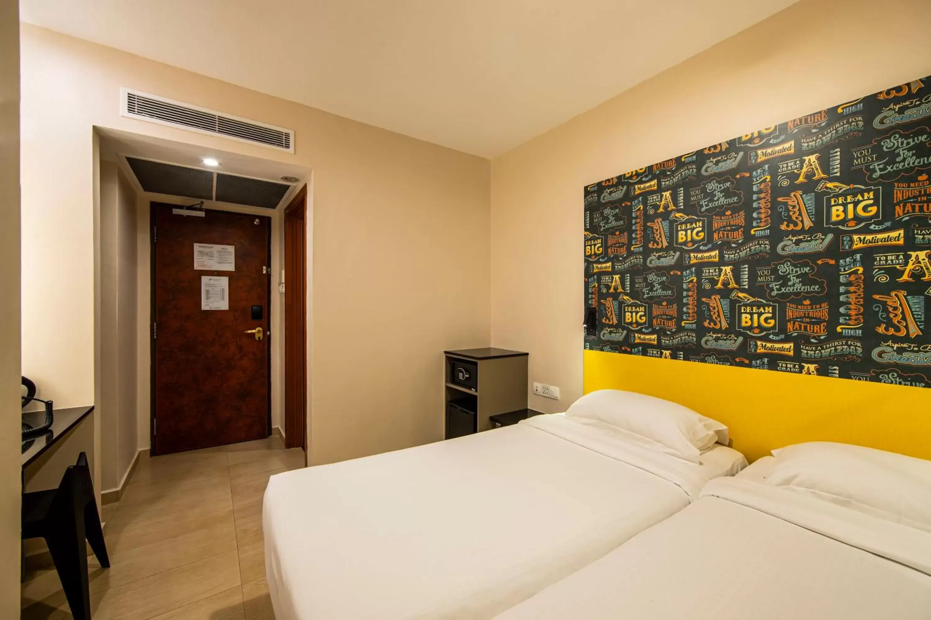 Standard twin Room(No window) in Fragrance Hotel - Oasis Standard twin Room(No window) in Fragrance Hotel - Oasis