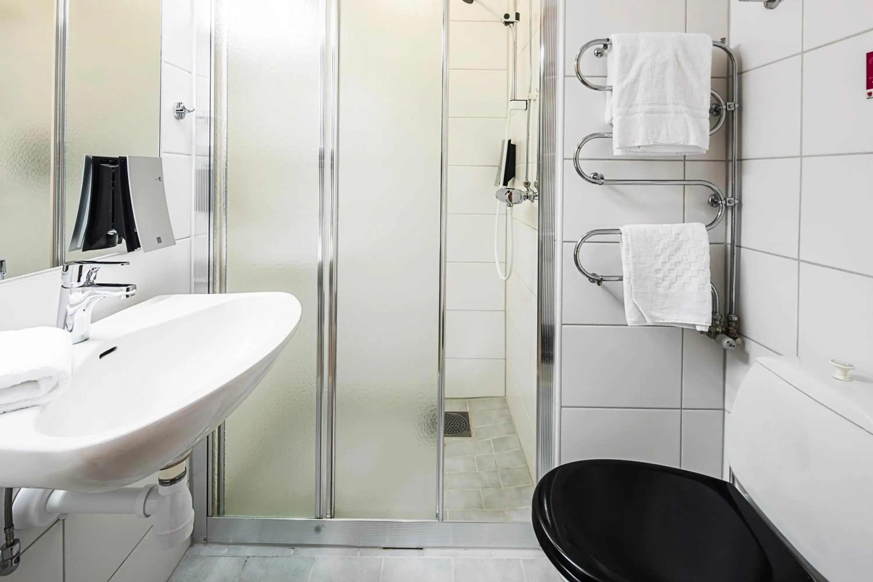 Standard Twin in Clarion Collection Hotel Bristol Standard Twin in Clarion Collection Hotel Bristol