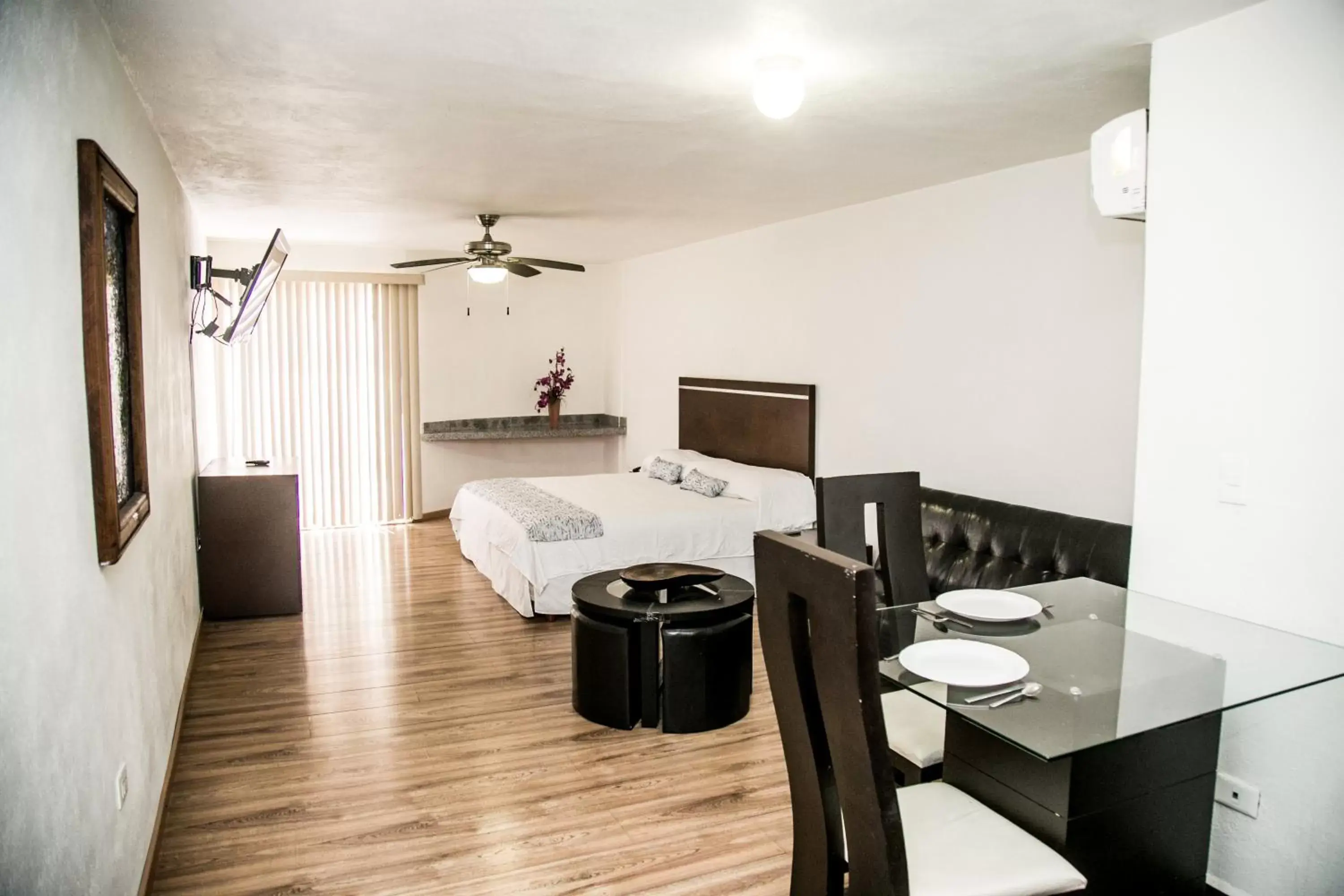 King Suite with Balcony in Booking Dioh King Suite with Balcony in Booking Dioh