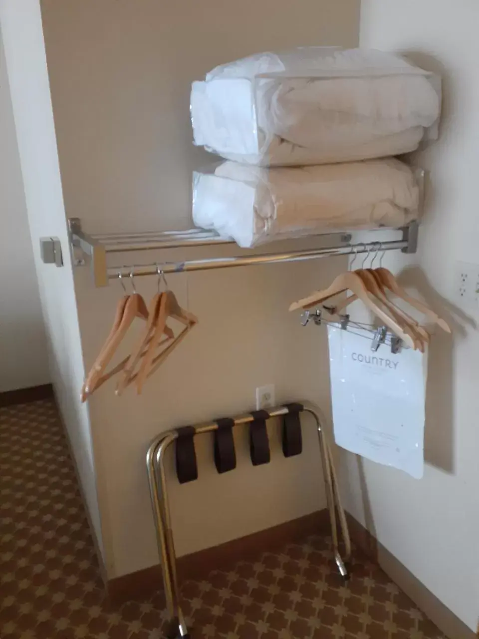 Queen Room with Two Queen Beds and Roll-In Shower - Non-Smoking in Country Inn & Suites by Radisson, Freeport, IL Queen Room with Two Queen Beds and Roll-In Shower - Non-Smoking in Country Inn & Suites by Radisson, Freeport, IL