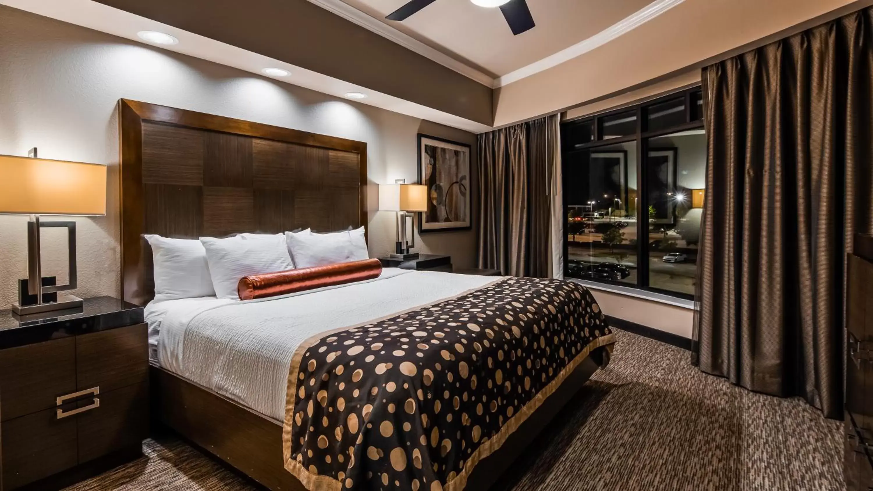 One-Bedroom King Suite - Non-Smoking in Best Western Premier Crown Chase Inn & Suites One-Bedroom King Suite - Non-Smoking in Best Western Premier Crown Chase Inn & Suites