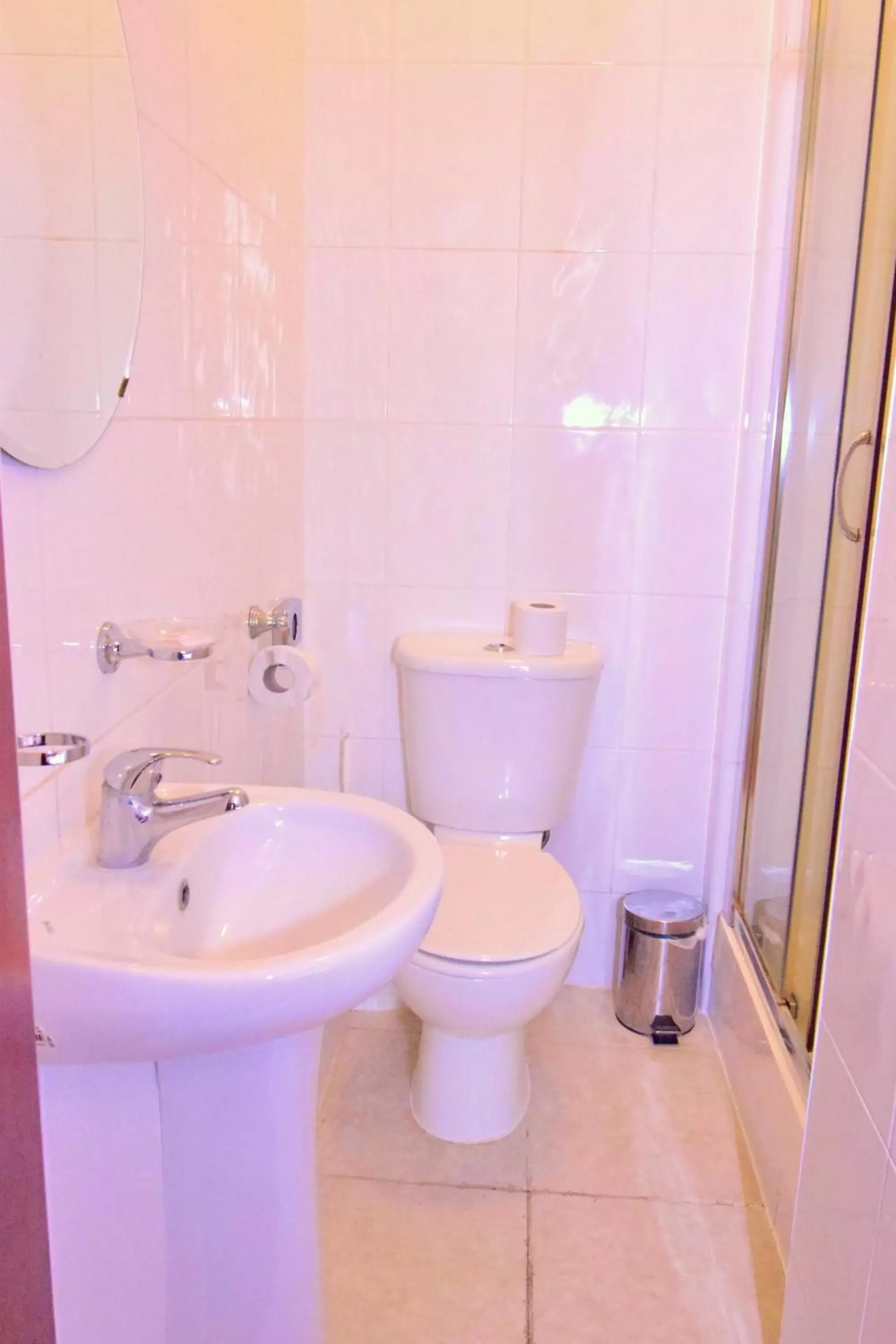 Triple Room with Private Bathroom (3 Single Beds) in Bridge Park Hotel Triple Room with Private Bathroom (3 Single Beds) in Bridge Park Hotel