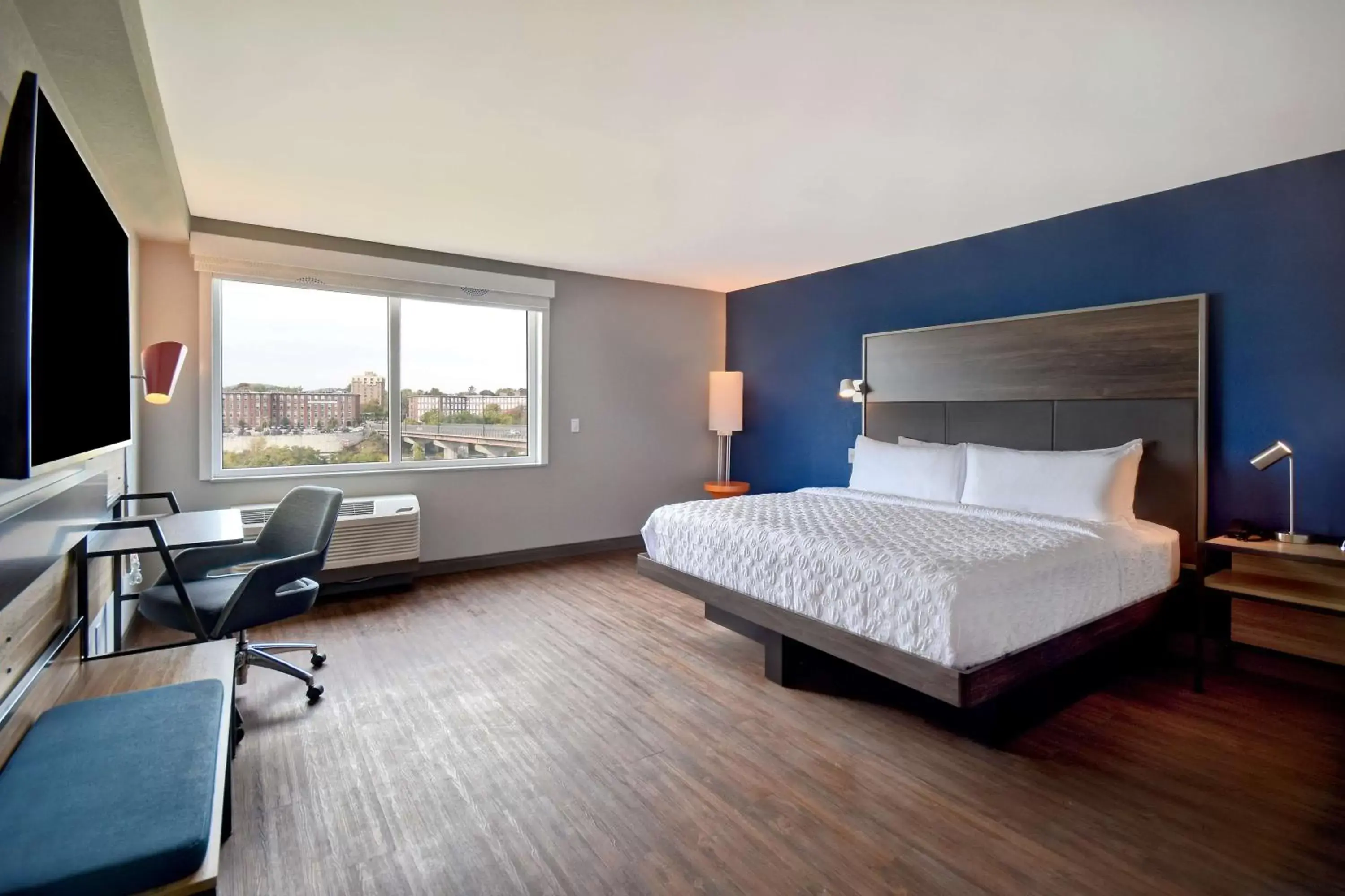 King Room with Bath Tub - Mobility Access in Tru By Hilton Manchester Downtown King Room with Bath Tub - Mobility Access in Tru By Hilton Manchester Downtown