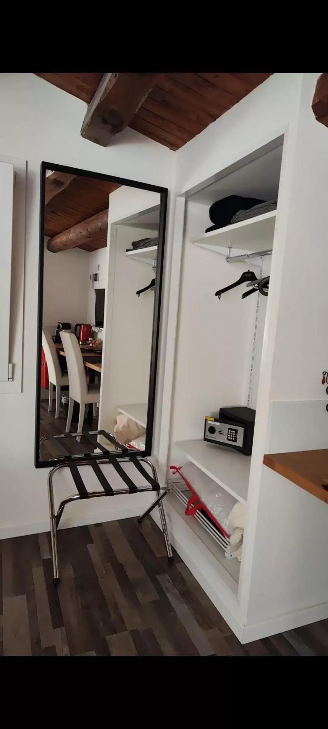 Triple Room with City View in San Francesco Rooms and Apartment with Terrace in Palermo Locazione Turistica Triple Room with City View in San Francesco Rooms and Apartment with Terrace in Palermo Locazione Turistica