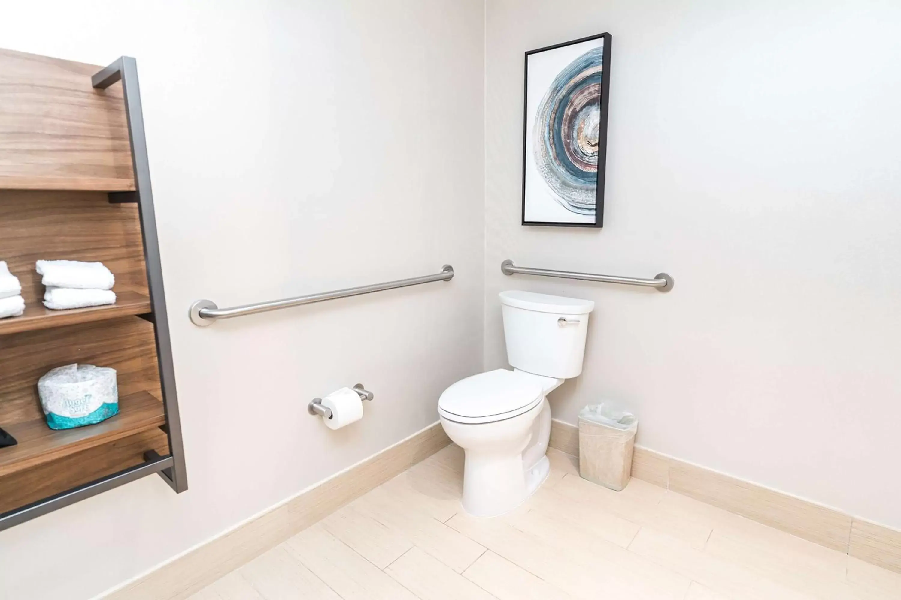 King Room with BathTub - Disability Access in Hilton Garden Inn Fairfax King Room with BathTub - Disability Access in Hilton Garden Inn Fairfax