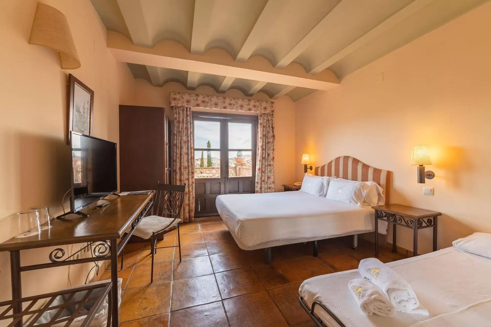Double or Twin Room with Extra Bed (2 Adults + 1 Child) with terrace in Cigarral de Caravantes Double or Twin Room with Extra Bed (2 Adults + 1 Child) with terrace in Cigarral de Caravantes