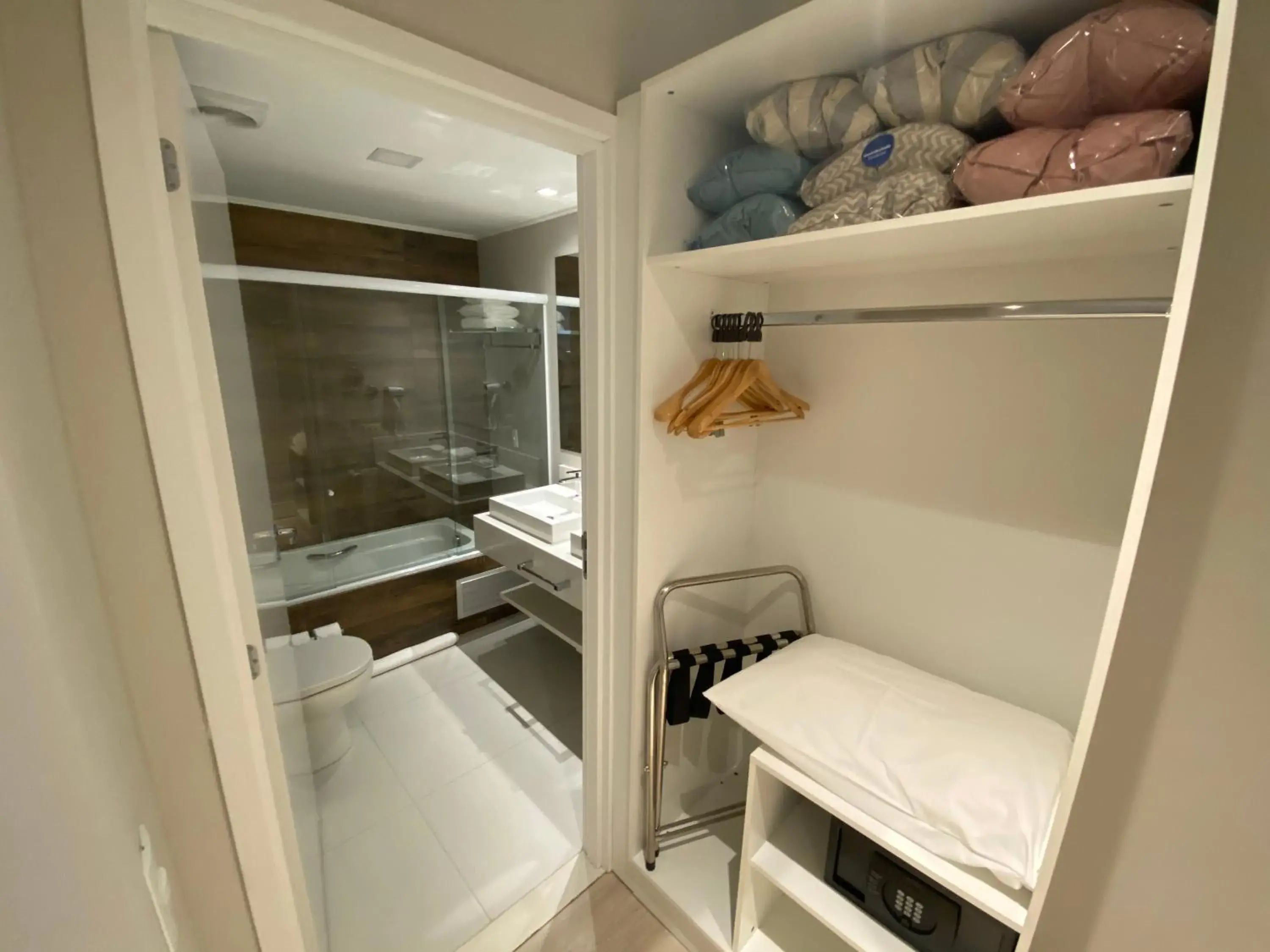 Junior Queen Suite with Two Sofa Bed and Two Bathrooms - Bath Tub/Non-Smoking in Carpe Diem Boutique & Spa, BW Premier Collection Junior Queen Suite with Two Sofa Bed and Two Bathrooms - Bath Tub/Non-Smoking in Carpe Diem Boutique & Spa, BW Premier Collection