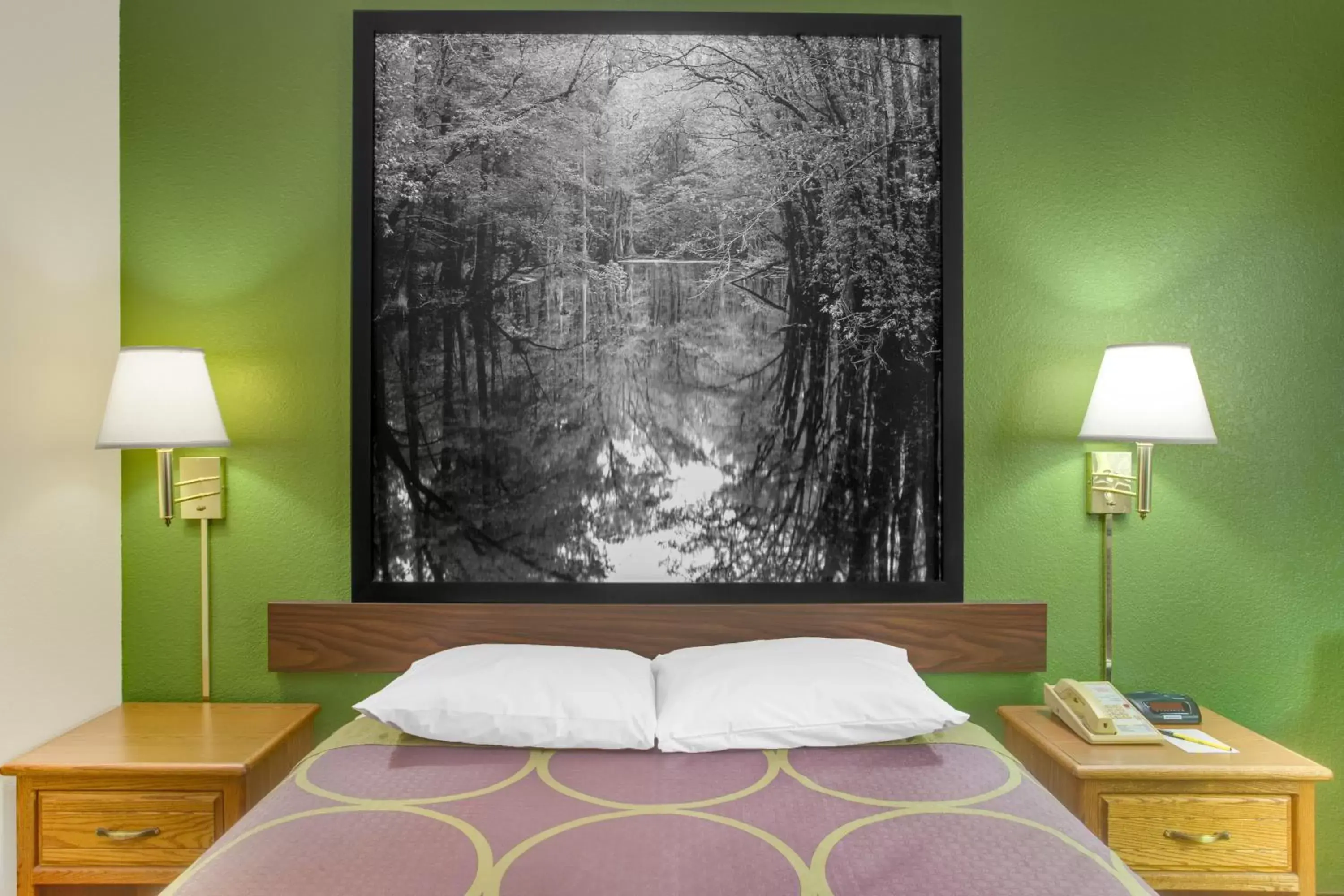 Queen Room - Smoking in Super 8 by Wyndham Radford VA Queen Room - Smoking in Super 8 by Wyndham Radford VA