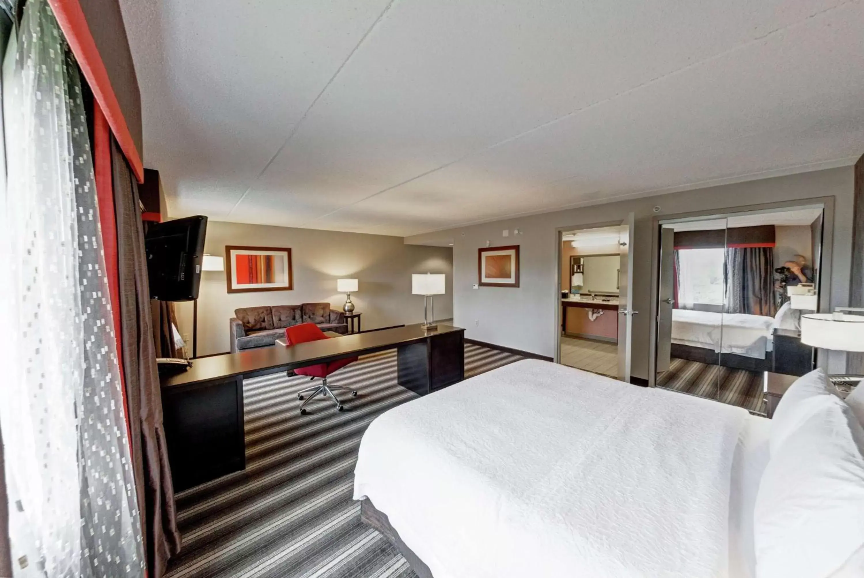 King Studio - Hearing Accessible with Tub - Non-Smoking in Hampton Inn Neptune King Studio - Hearing Accessible with Tub - Non-Smoking in Hampton Inn Neptune