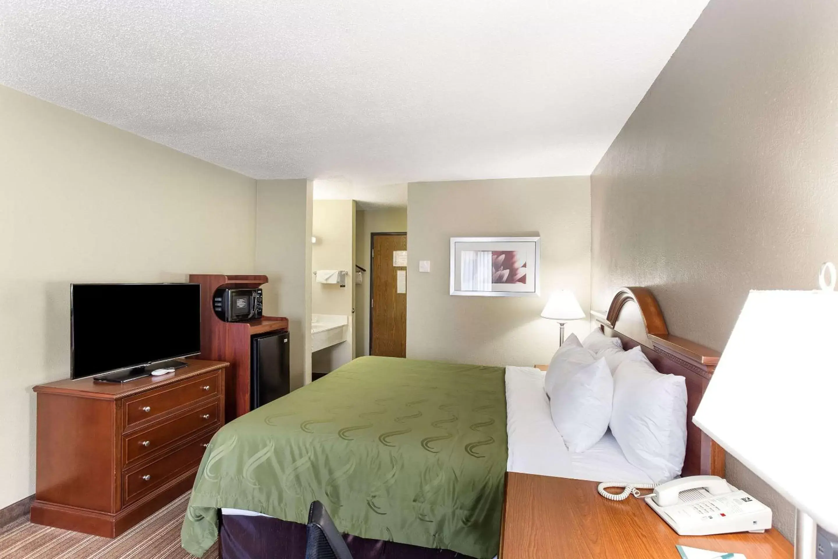 King Suite with bath - Non-Smoking in Quality Inn King Suite with bath - Non-Smoking in Quality Inn