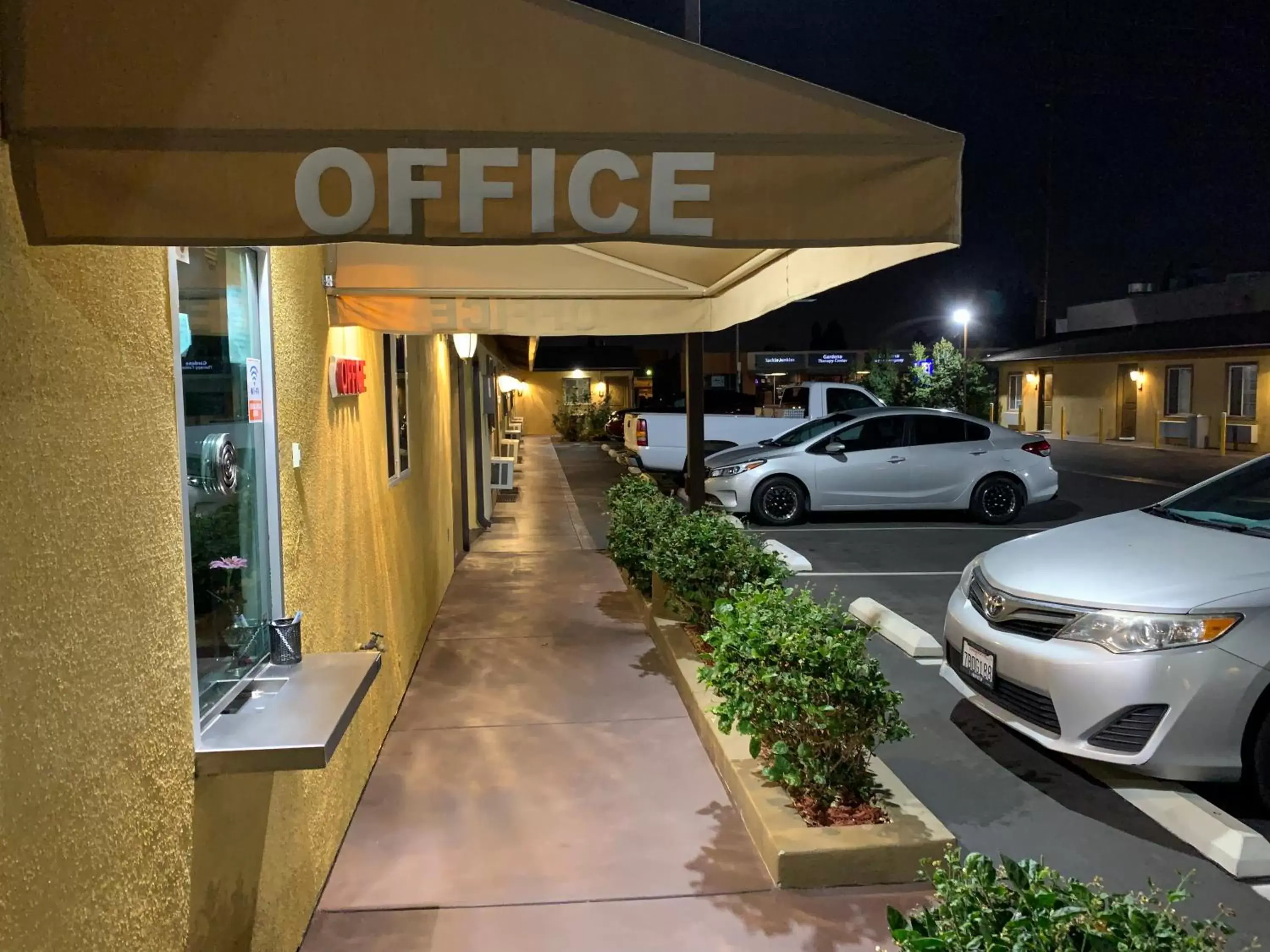 Property building in El Rey Inn Property building in El Rey Inn