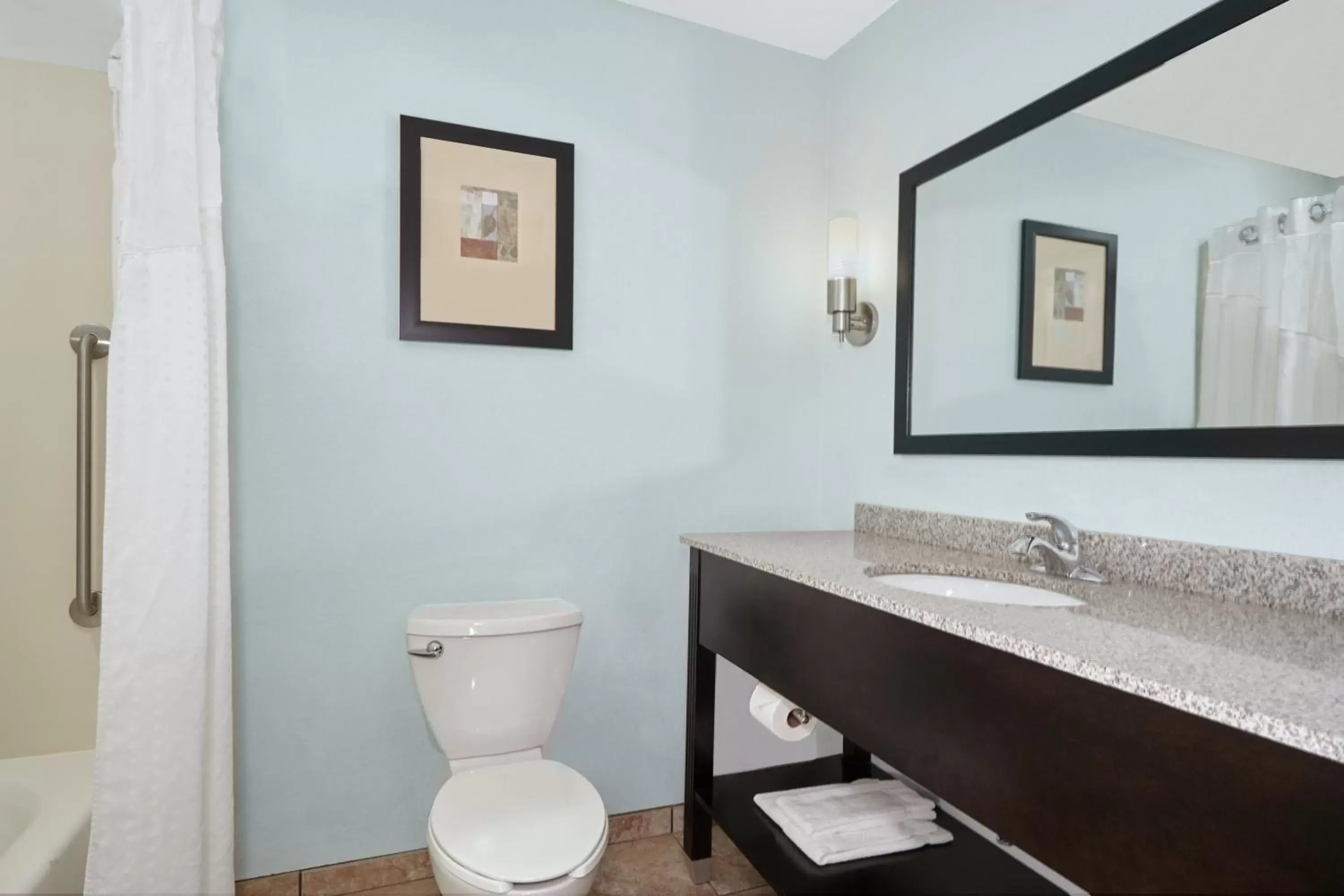 Standard King Room - Non-Smoking in Holiday Inn Express Pekin - Peoria Area, an IHG Hotel Standard King Room - Non-Smoking in Holiday Inn Express Pekin - Peoria Area, an IHG Hotel