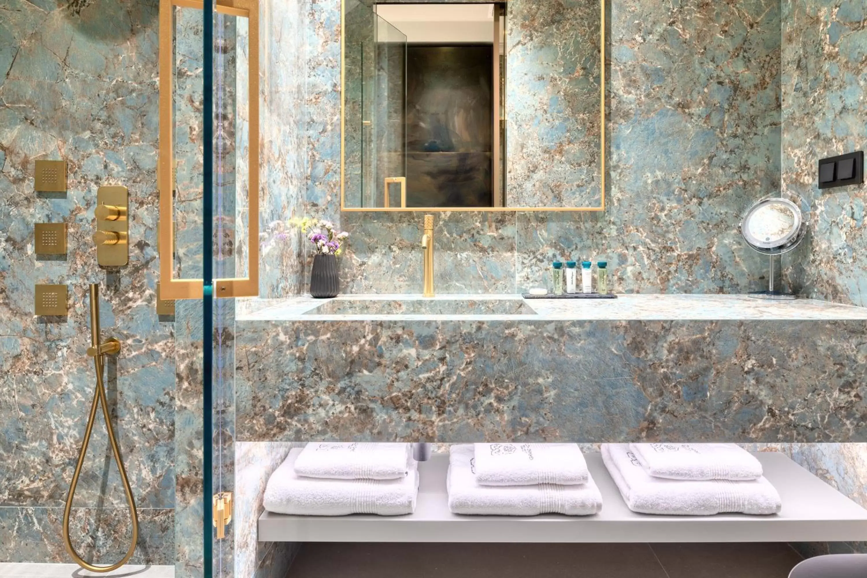 Junior Suite Side Sea View in Grand Hotel Kalamata Junior Suite Side Sea View in Grand Hotel Kalamata