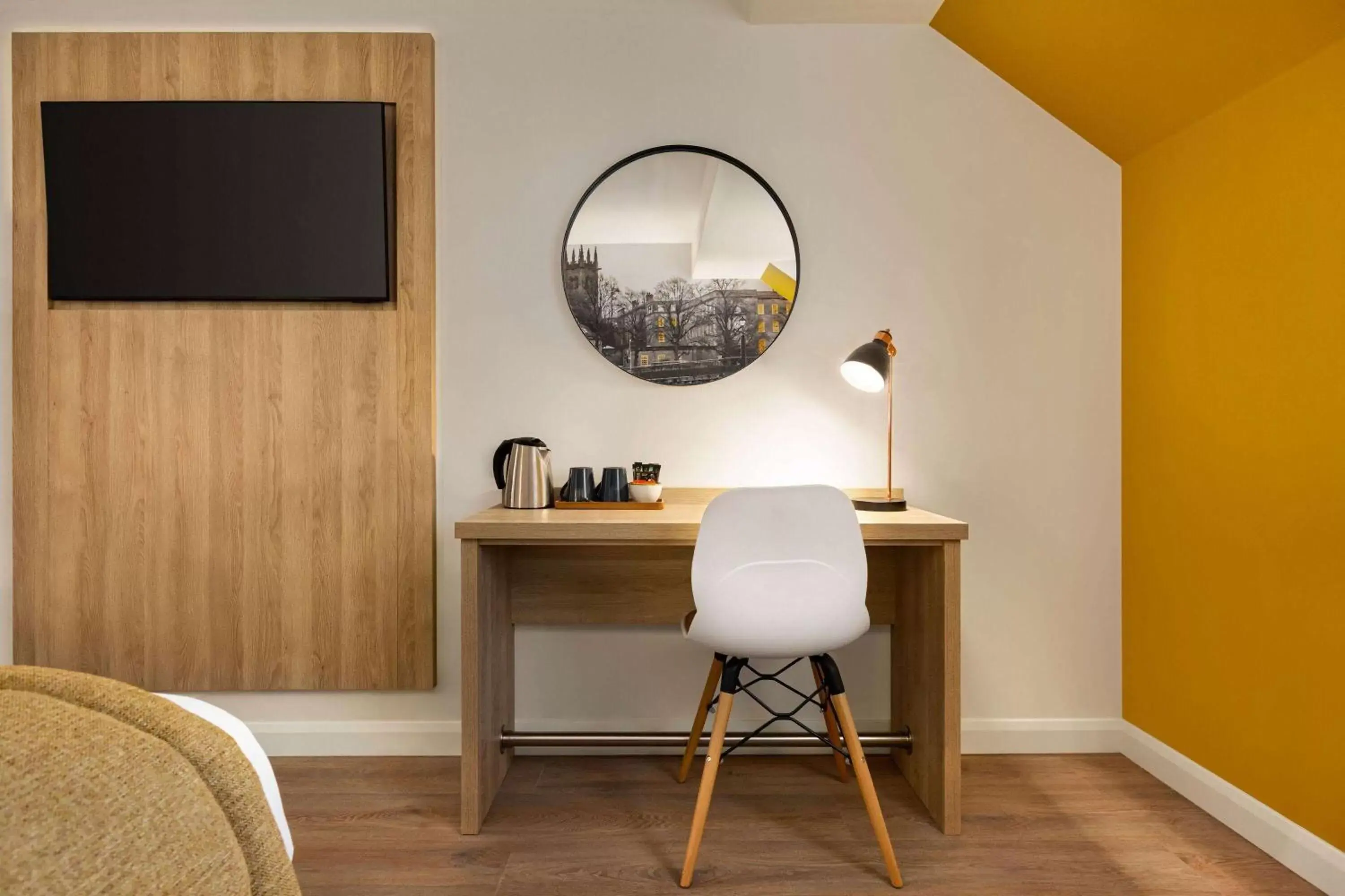 Standard King Room in Super 8 by Wyndham Chester East Standard King Room in Super 8 by Wyndham Chester East