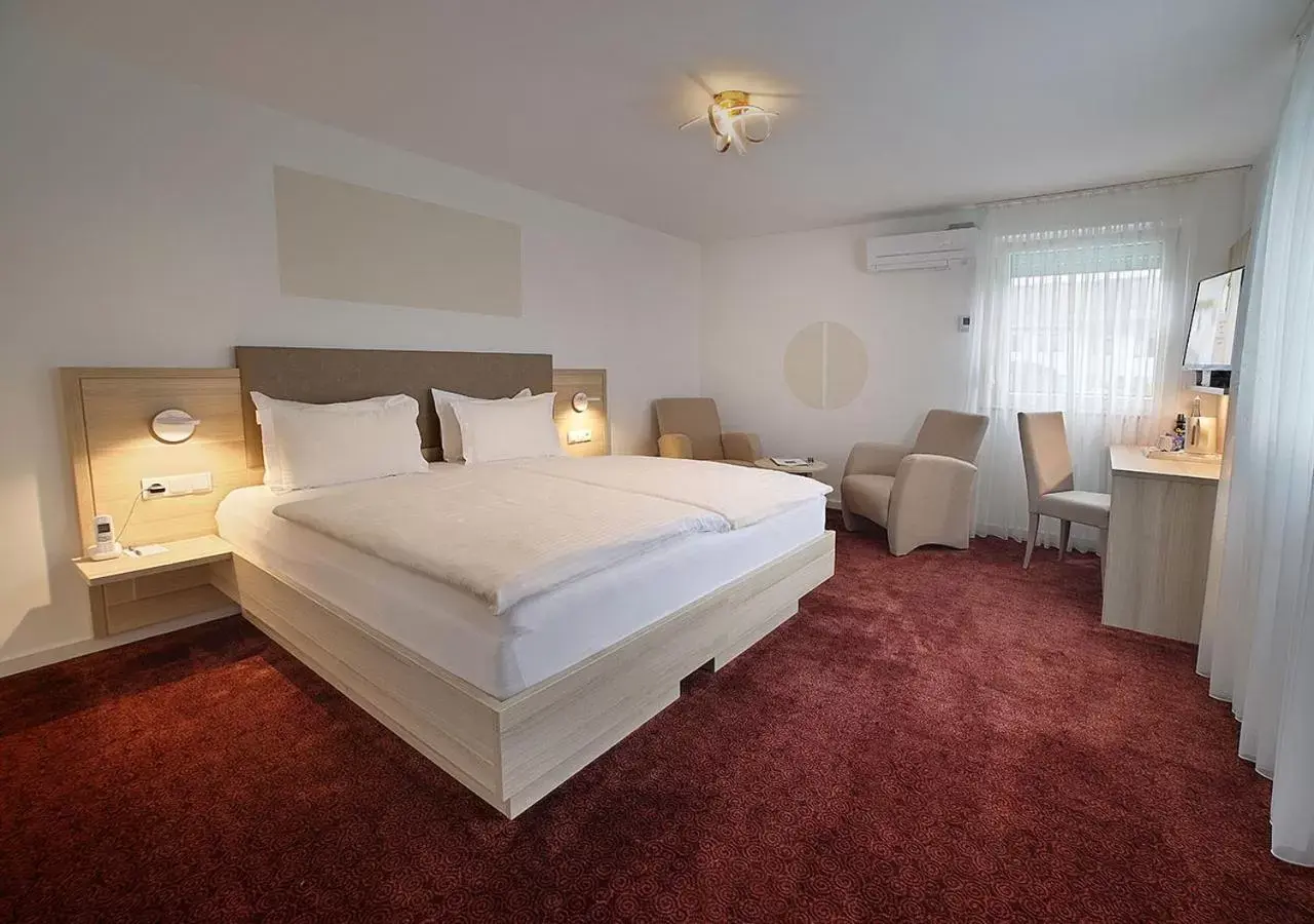 Comfort Double Room in Hotel Brenner Comfort Double Room in Hotel Brenner