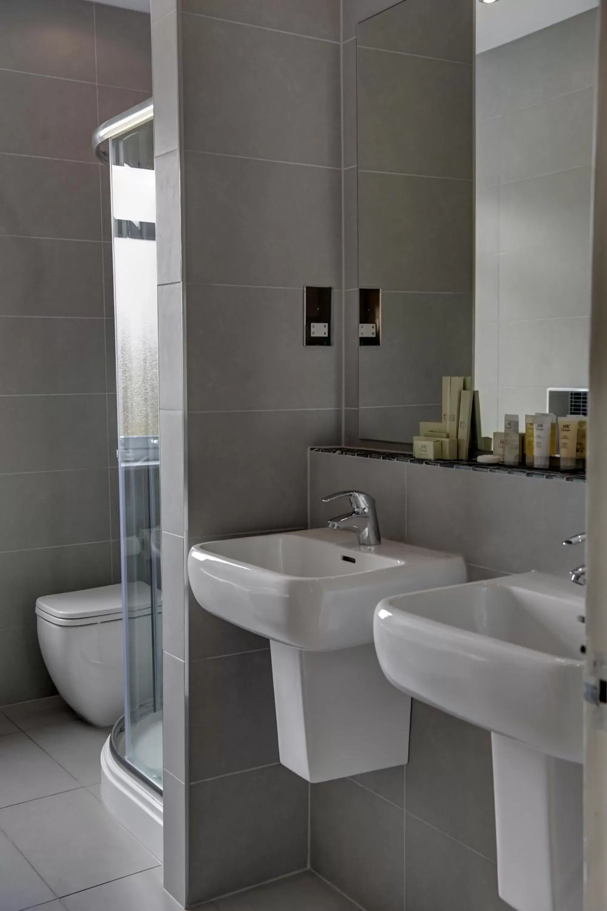 Deluxe King Room - Non-Smoking in The Craiglands Hotel Sure Hotel Collection by Best Western Deluxe King Room - Non-Smoking in The Craiglands Hotel Sure Hotel Collection by Best Western