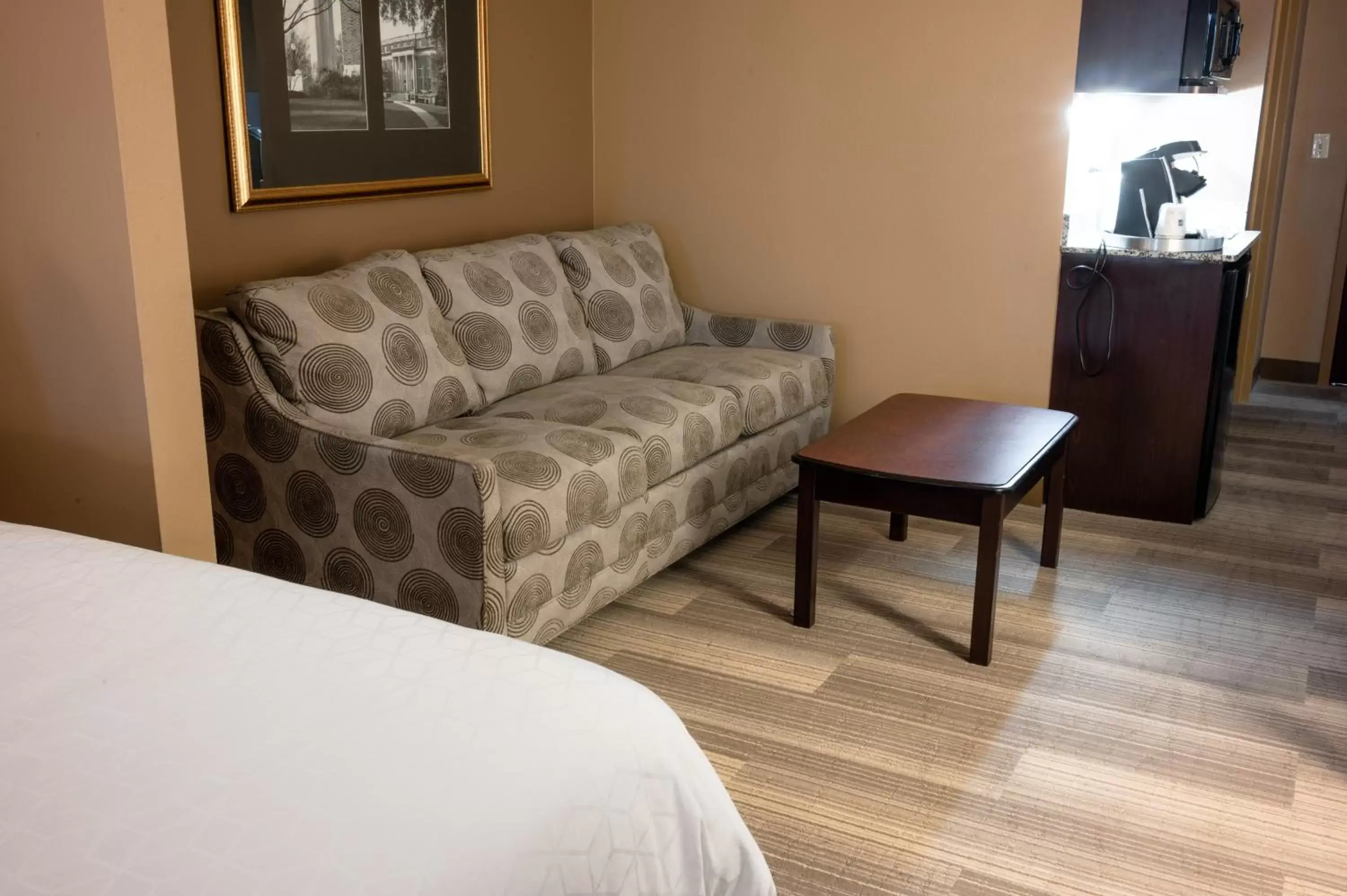 Queen Suite with Two Queen Beds - Non-Smoking in Holiday Inn Express & Suites - Tuscaloosa-University, an IHG Hotel Queen Suite with Two Queen Beds - Non-Smoking in Holiday Inn Express & Suites - Tuscaloosa-University, an IHG Hotel
