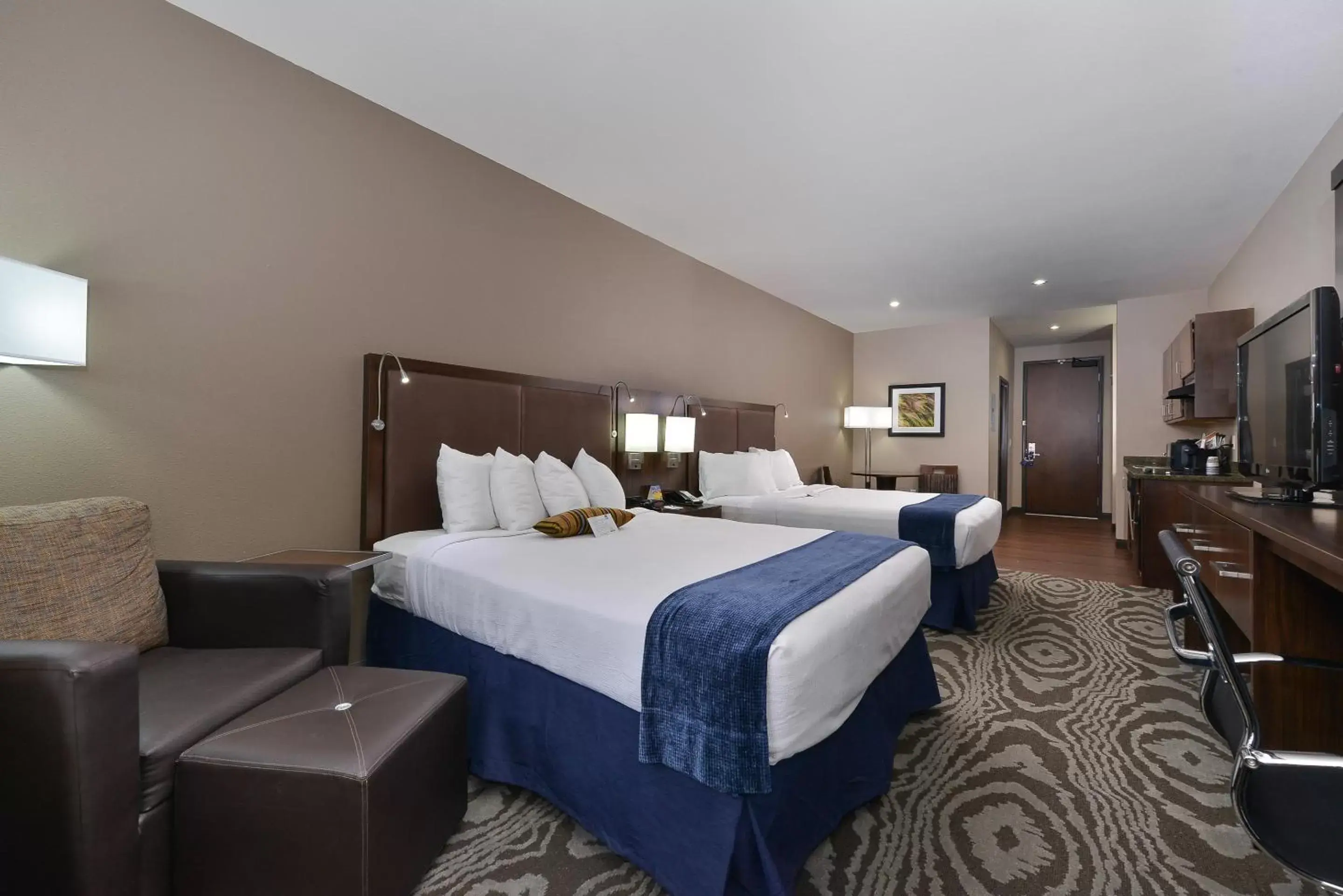 Queen Suite with Two Queen Beds - Non-Smoking in Best Western Plus Williston Hotel & Suites Queen Suite with Two Queen Beds - Non-Smoking in Best Western Plus Williston Hotel & Suites