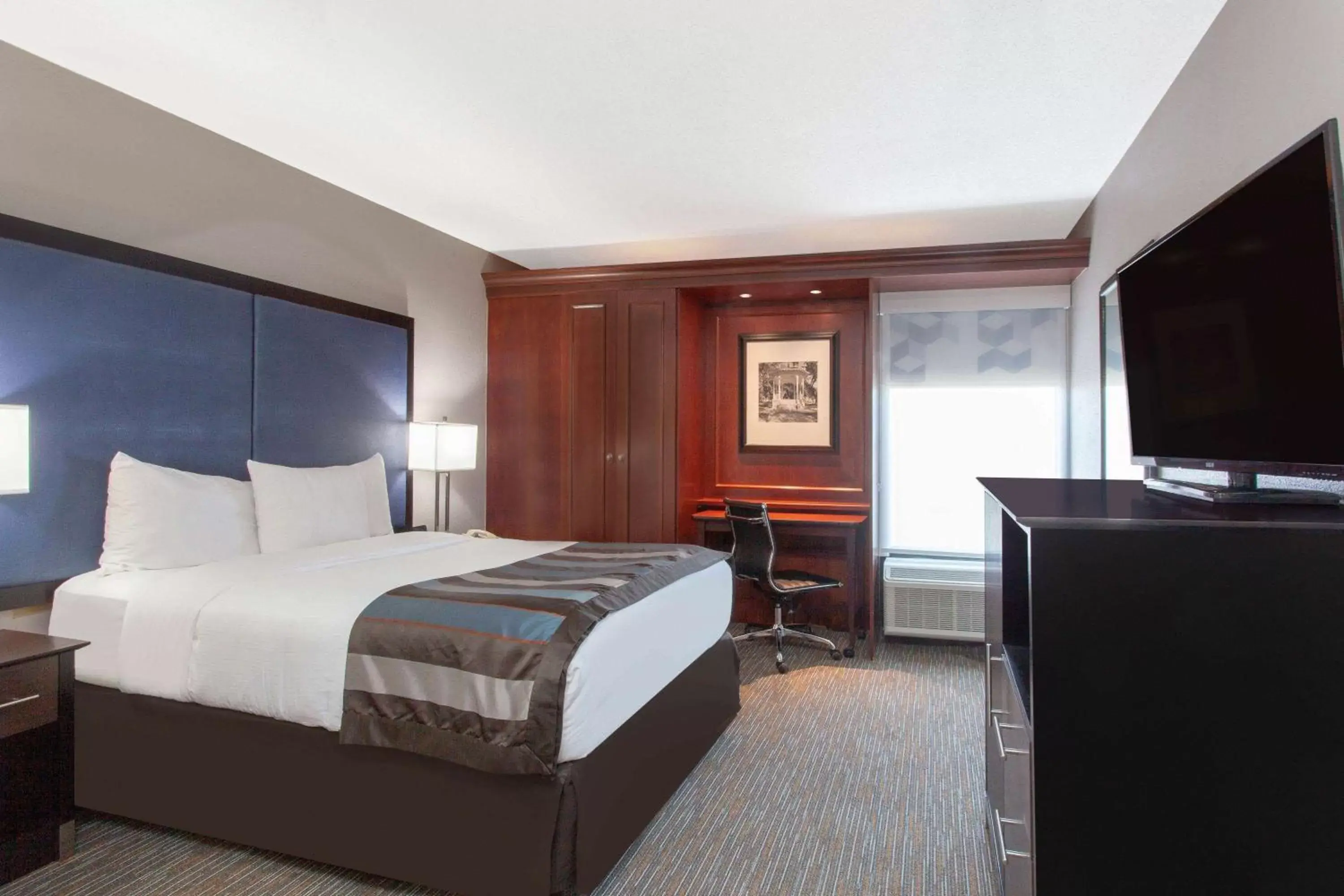 Double Room - Mobility Access/Non-Smoking in Wingate by Wyndham Charleston Coliseum Double Room - Mobility Access/Non-Smoking in Wingate by Wyndham Charleston Coliseum