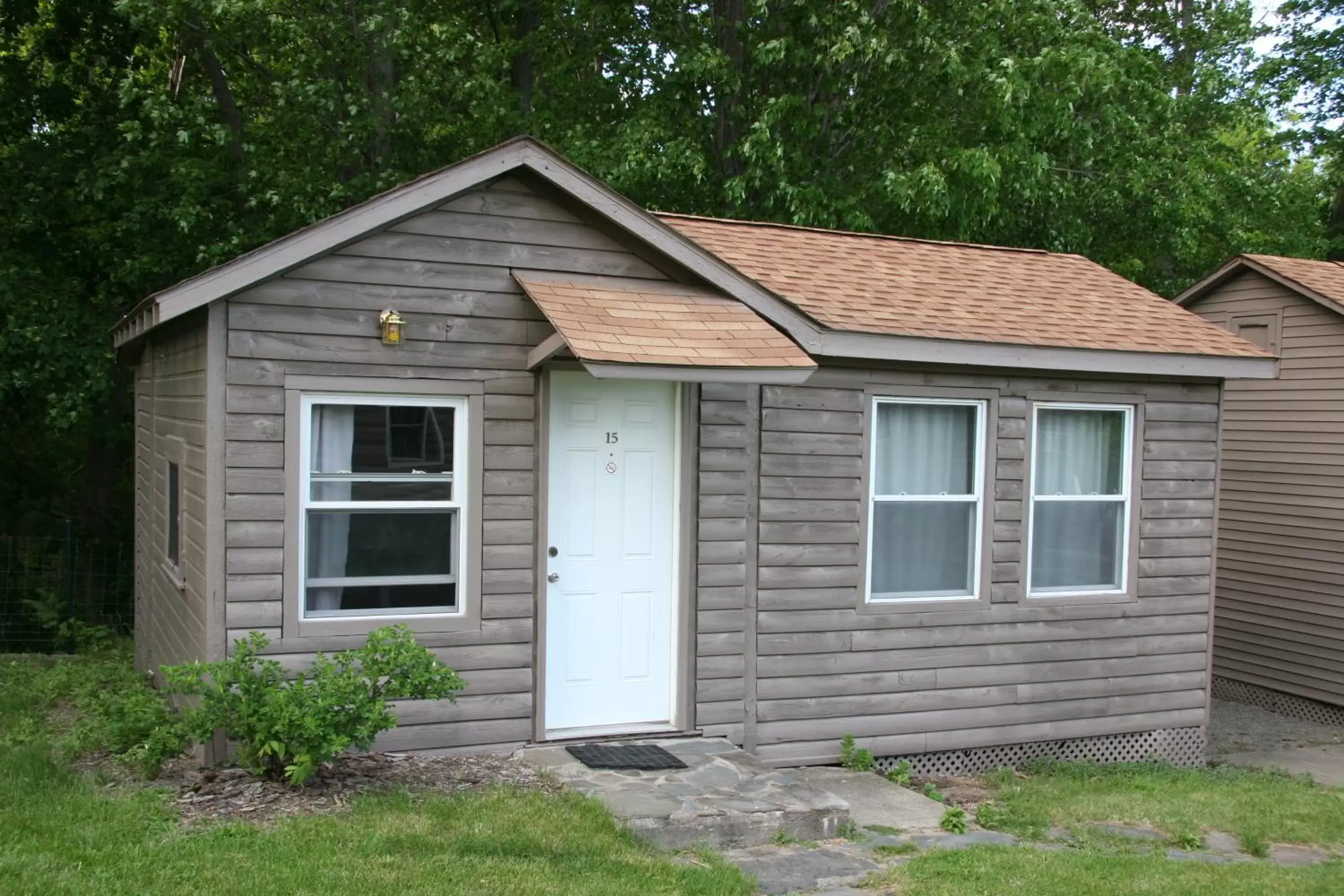 Creekside Cabin (1 king) in Lakeside Resort Creekside Cabin (1 king) in Lakeside Resort