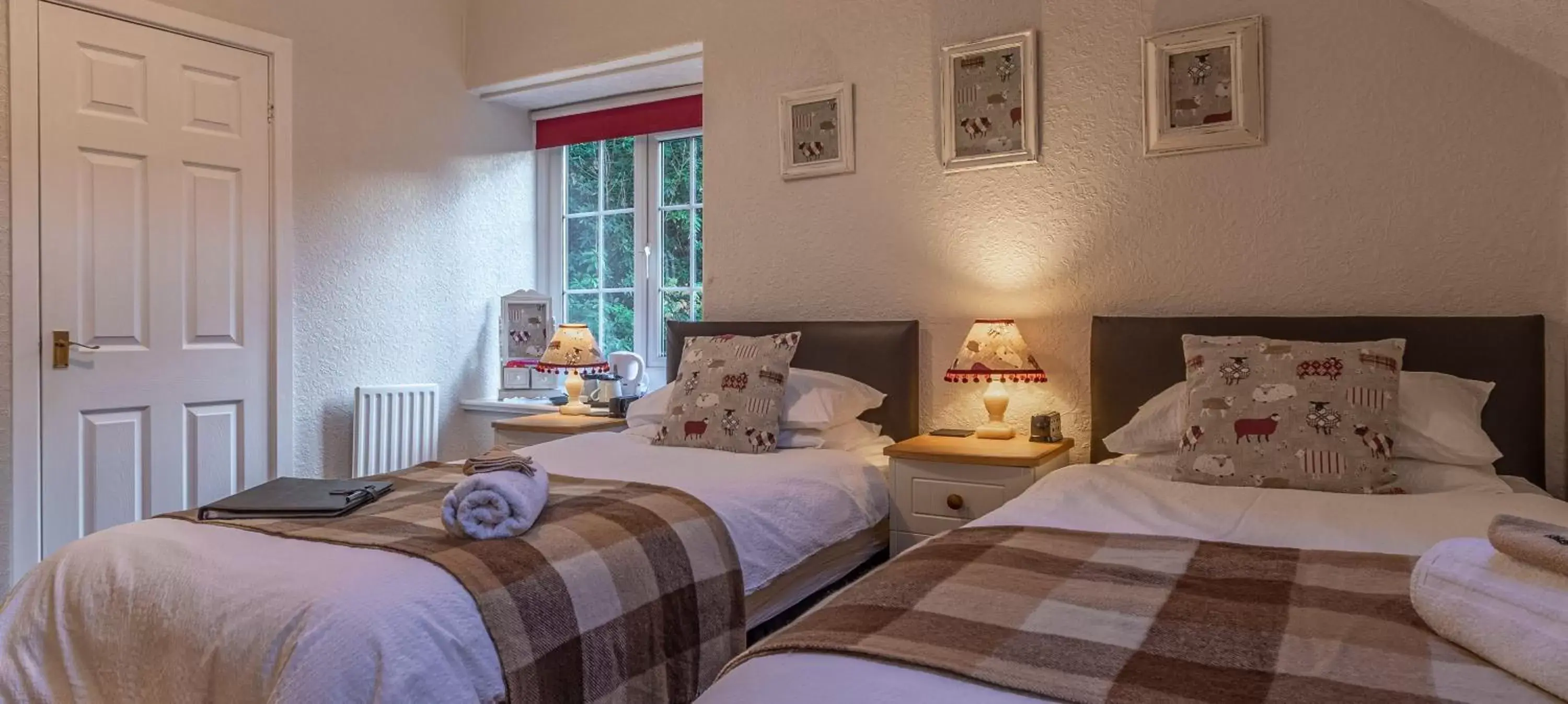 Twin Room in Glyntwrog House Twin Room in Glyntwrog House