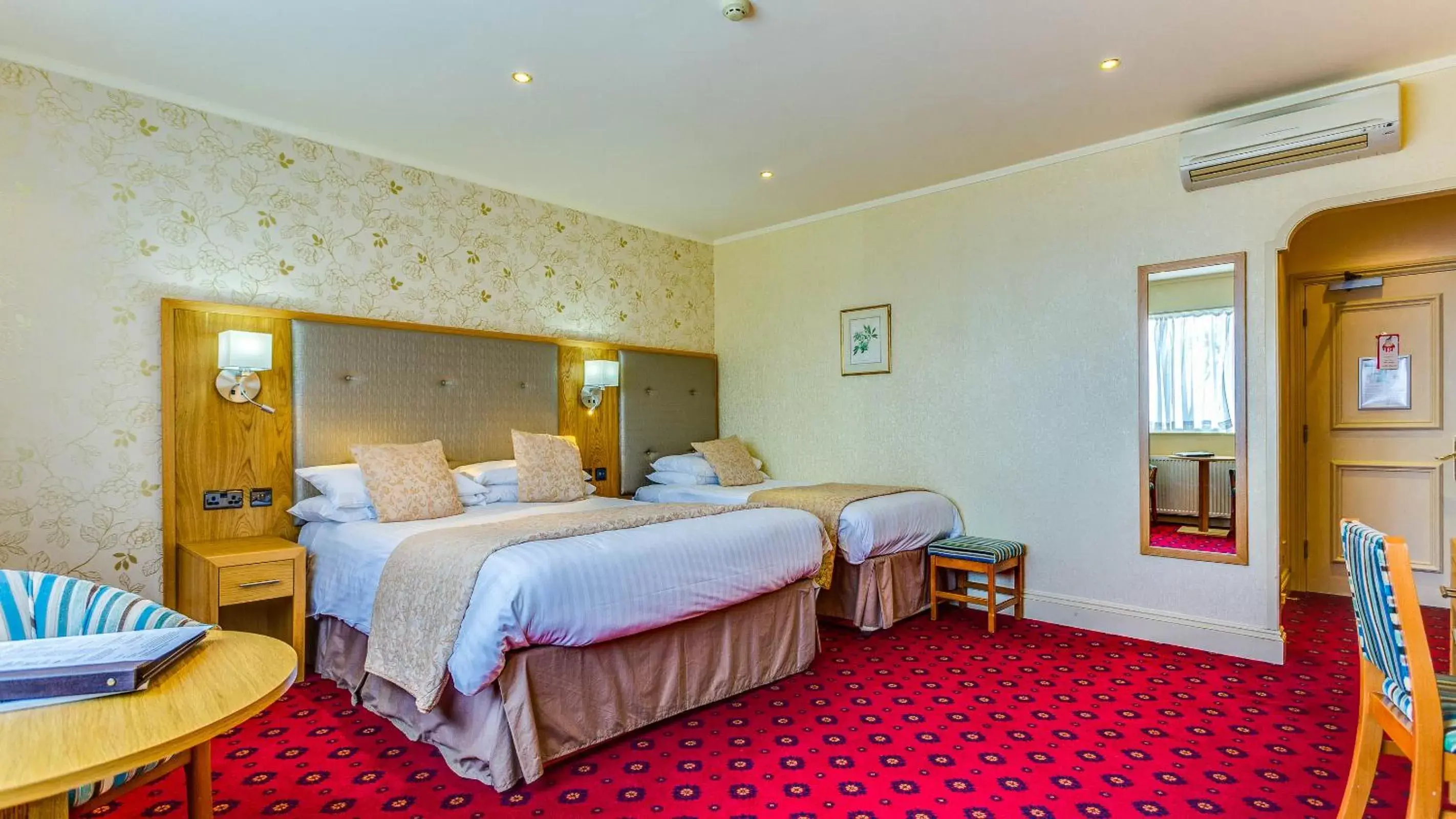 Twin or Family Room with Seaview in Langstone Cliff Hotel Twin or Family Room with Seaview in Langstone Cliff Hotel