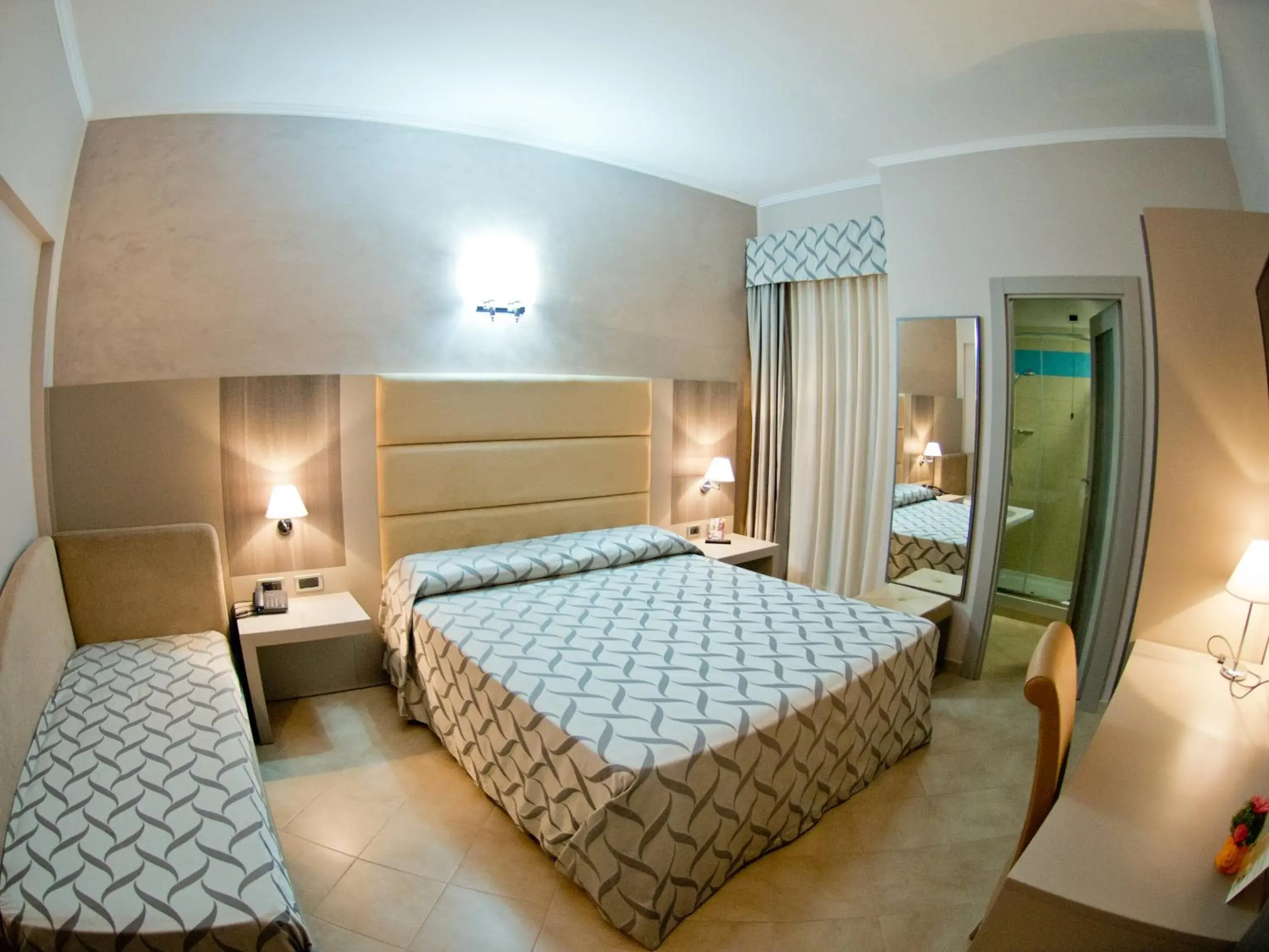 Standard Triple Room in Hotel Niagara Standard Triple Room in Hotel Niagara