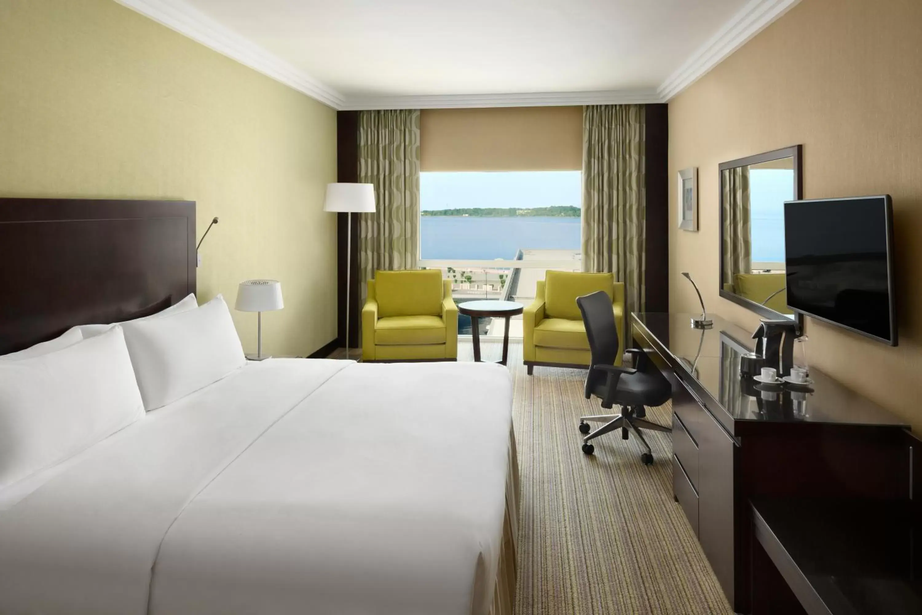 Standard King Room in Crowne Plaza Jeddah by IHG Standard King Room in Crowne Plaza Jeddah by IHG