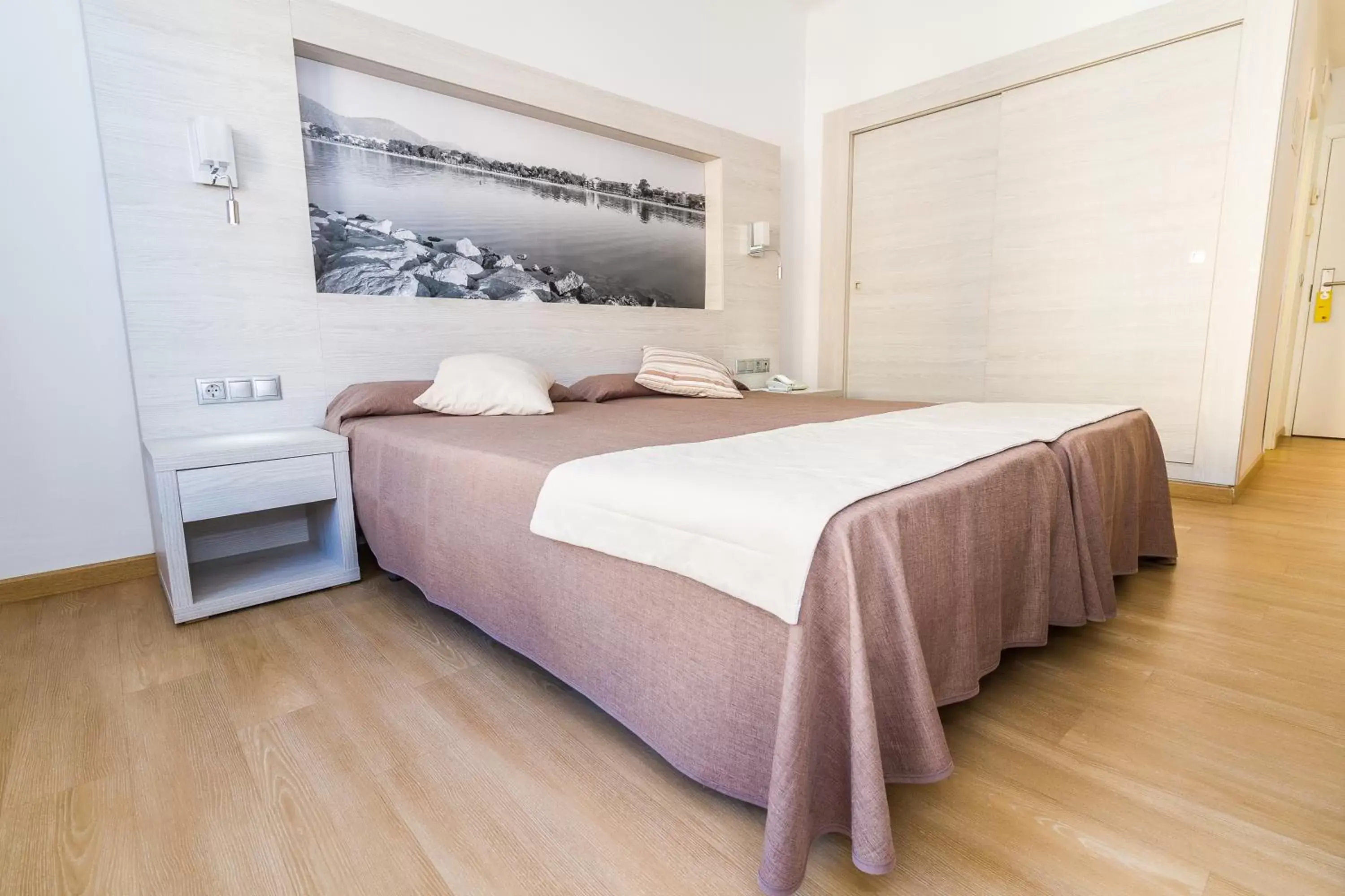 Twin Room in Eix Alcudia Hotel Adults Only Twin Room in Eix Alcudia Hotel Adults Only