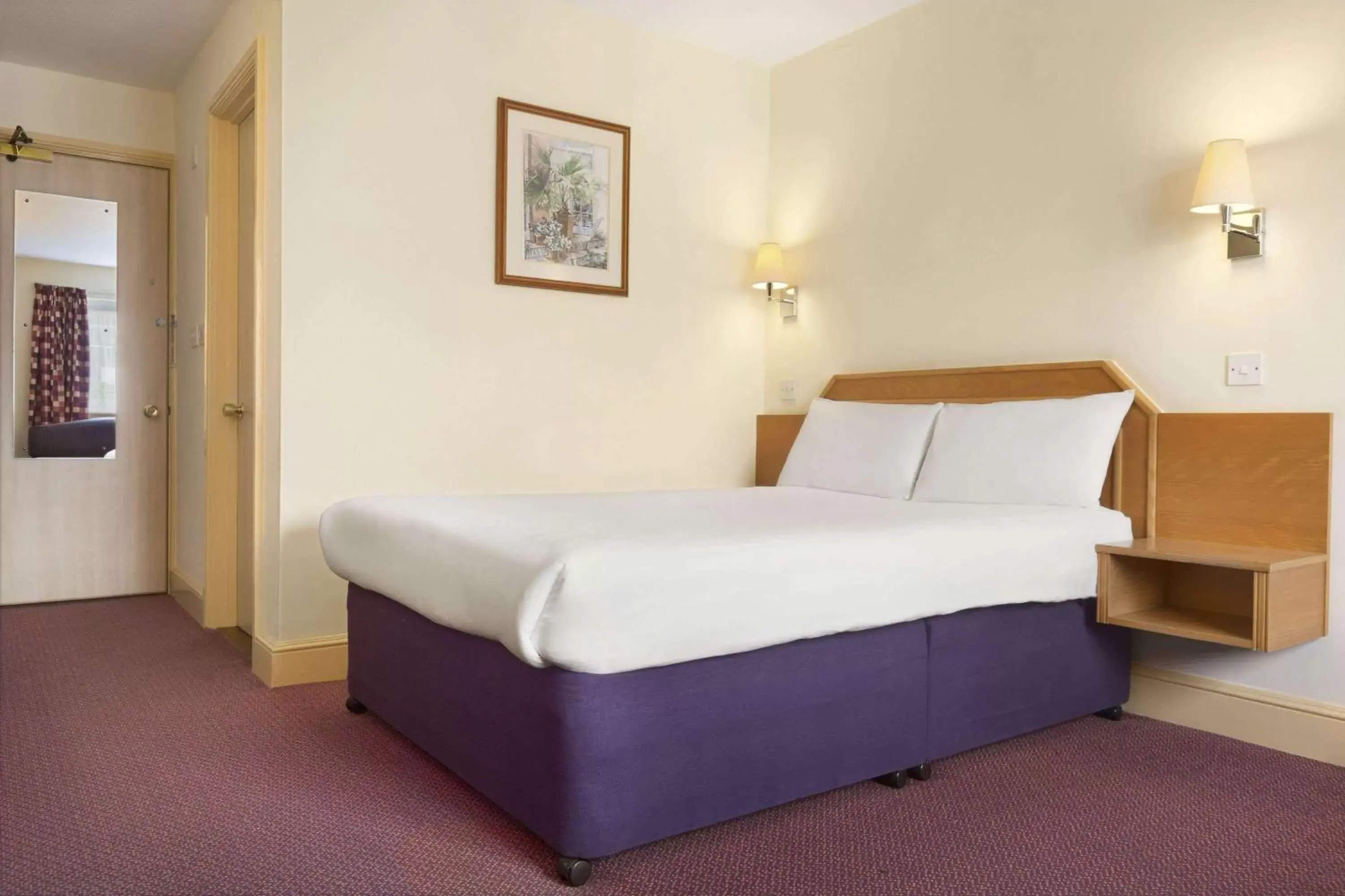 Business Double Room in Days Inn by Wyndham Sevenoaks Clacket Lane Business Double Room in Days Inn by Wyndham Sevenoaks Clacket Lane
