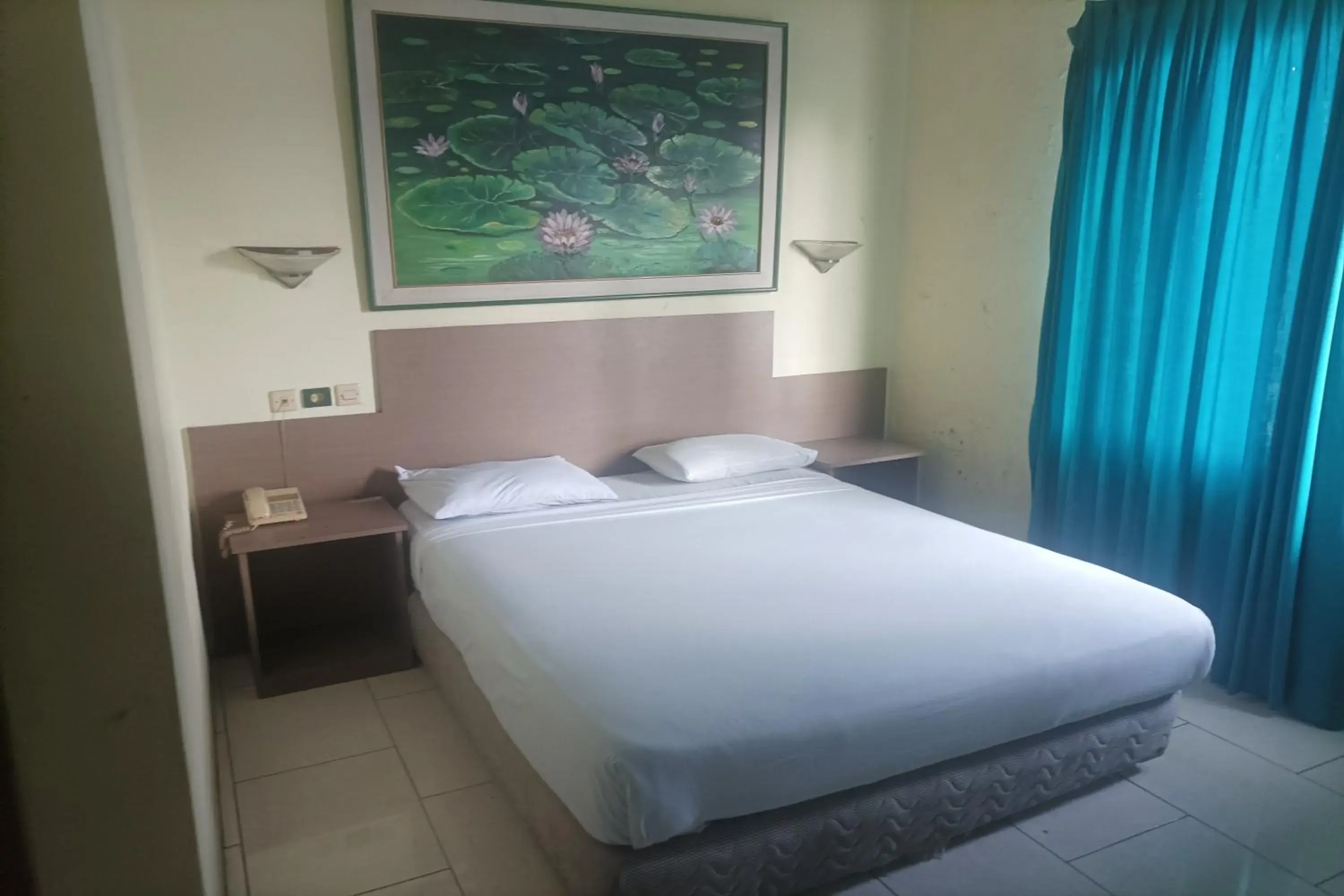 Economy Double Room in RedDoorz Plus near Alun Alun Kejaksan Cirebon Economy Double Room in RedDoorz Plus near Alun Alun Kejaksan Cirebon