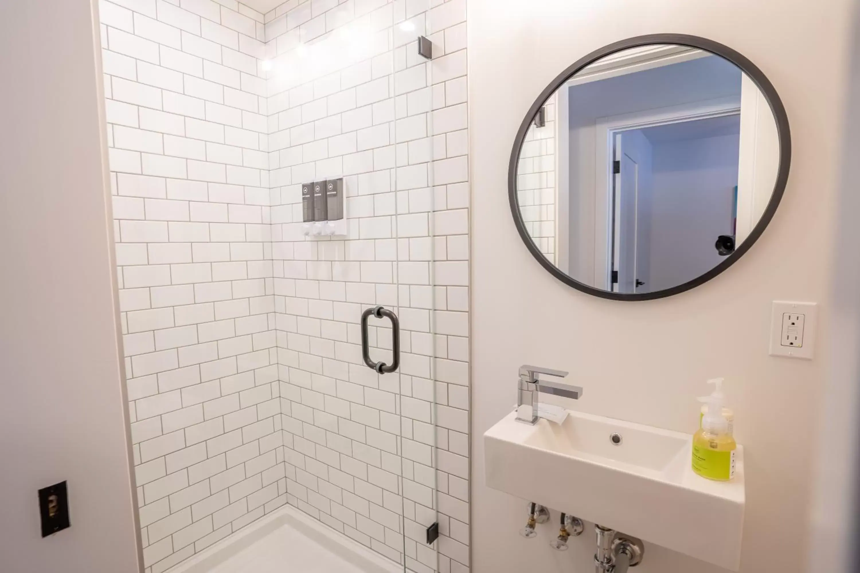 One-Bedroom Apartment - Dog Friendly in Basecamp Resorts Revelstoke One-Bedroom Apartment - Dog Friendly in Basecamp Resorts Revelstoke