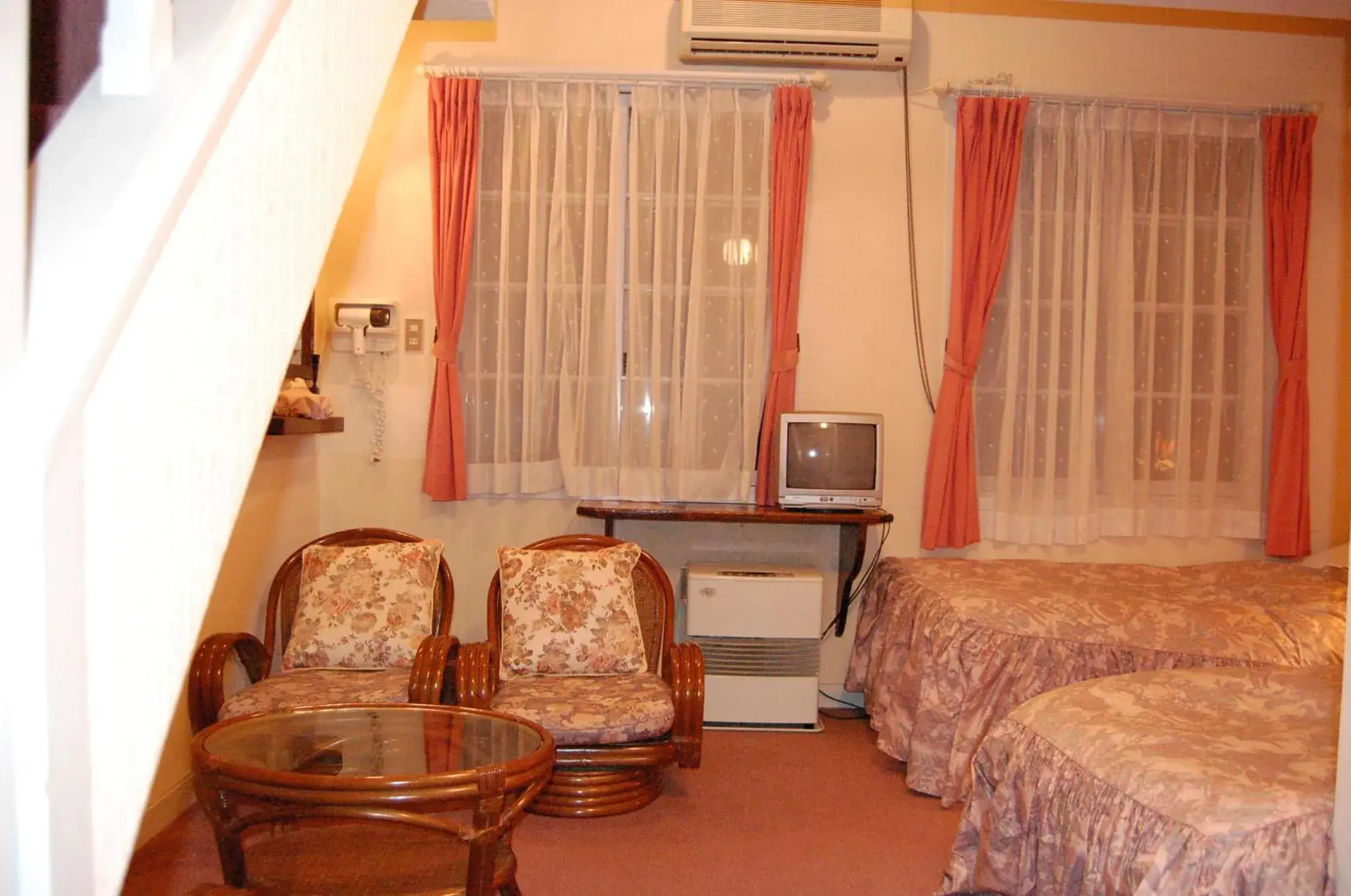 Family Room with Shower in Petit Hotel and Restaurant Air Mail Family Room with Shower in Petit Hotel and Restaurant Air Mail