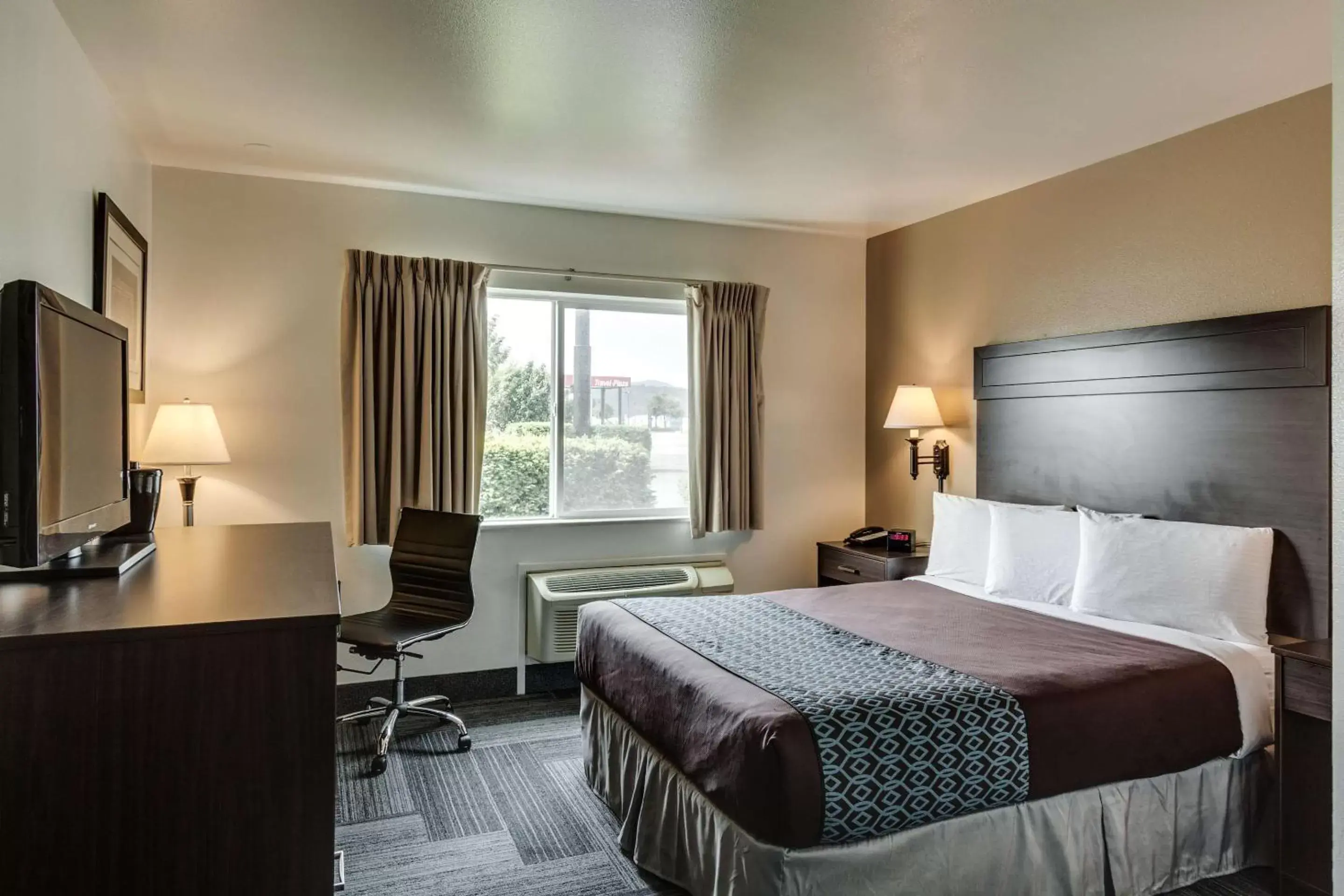 Queen Room - Pet Friendly in SureStay Plus Hotel by Best Western Post Falls Queen Room - Pet Friendly in SureStay Plus Hotel by Best Western Post Falls