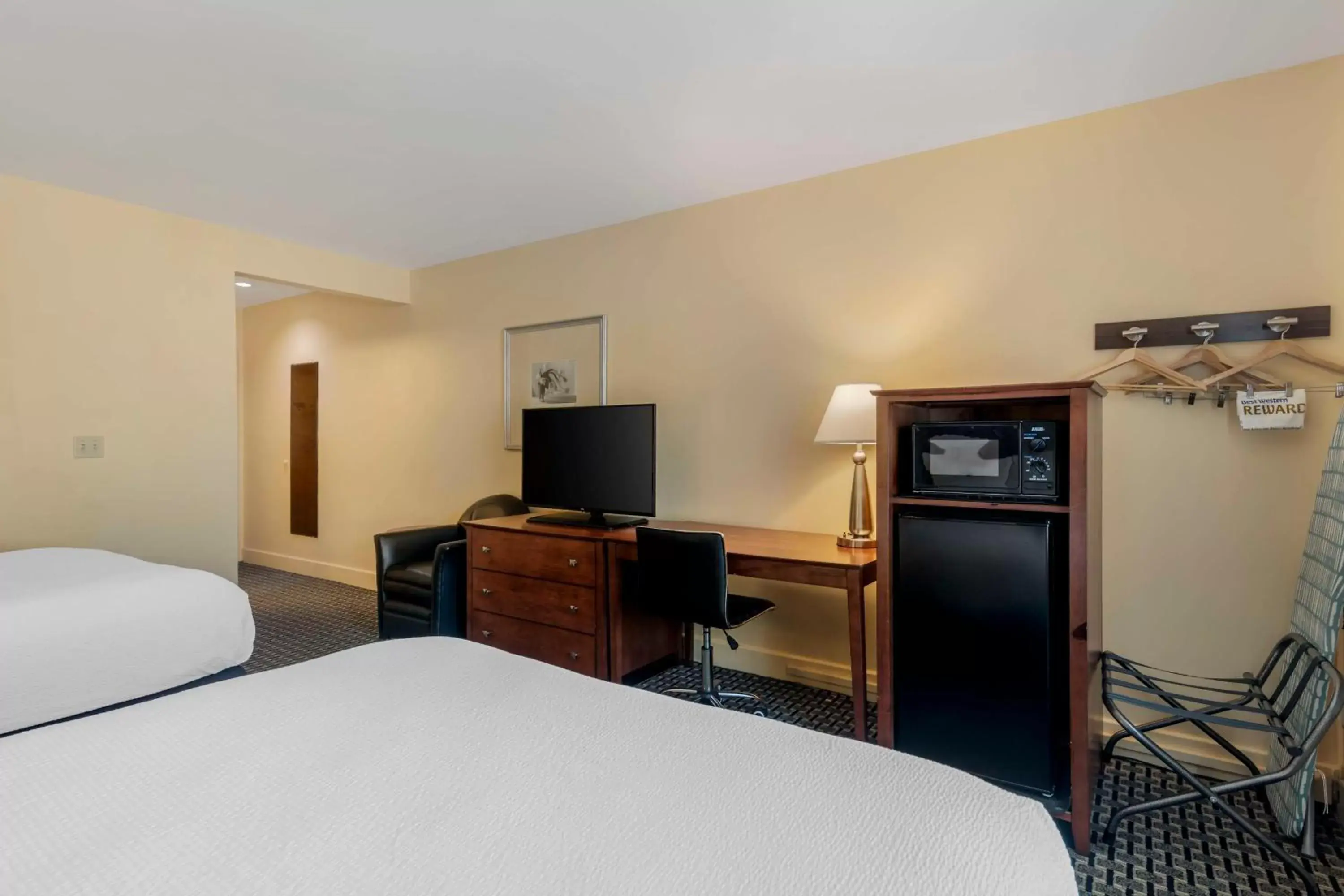 Queen Room with Two Queen Beds - Pet Friendly - Non-Smoking in Best Western Plus Brunswick Bath Queen Room with Two Queen Beds - Pet Friendly - Non-Smoking in Best Western Plus Brunswick Bath