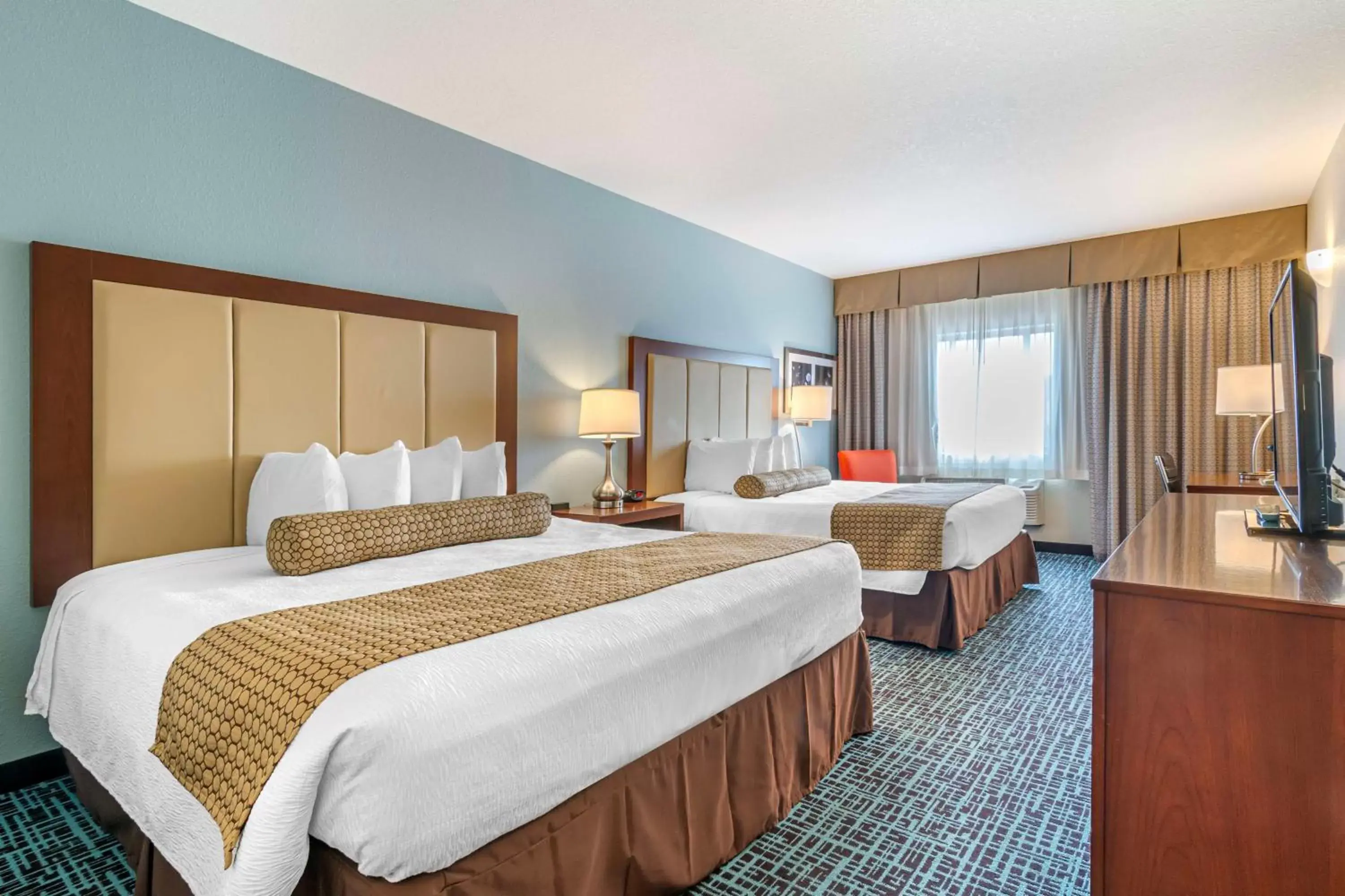 Queen Room with Two Queen Beds with Roll-In Shower- Mobility Access/Non-Smoking in Best Western On the River Queen Room with Two Queen Beds with Roll-In Shower- Mobility Access/Non-Smoking in Best Western On the River