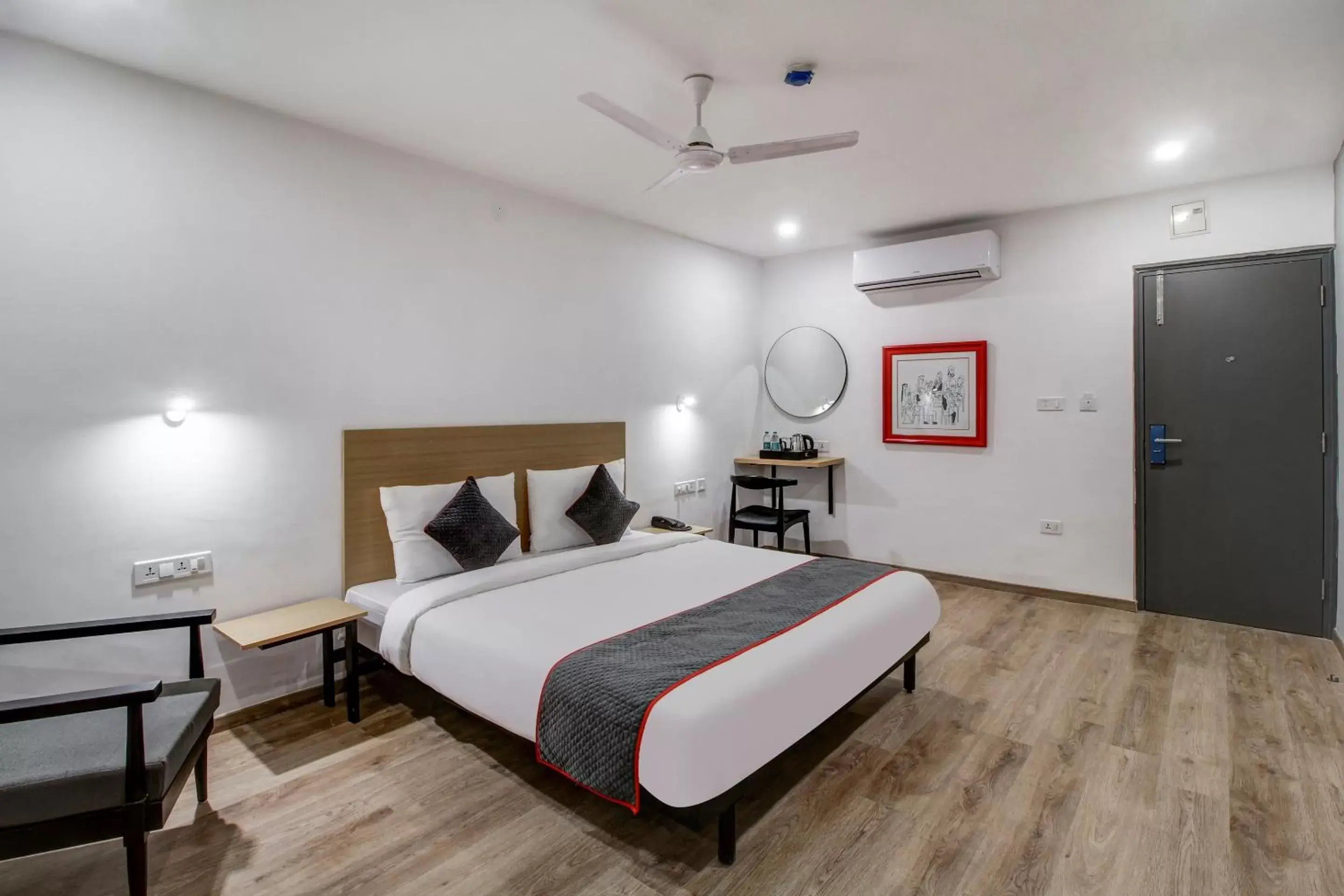 Deluxe Triple Room - single occupancy in Super Townhouse RCC Majestic 397 LB Nagar Deluxe Triple Room - single occupancy in Super Townhouse RCC Majestic 397 LB Nagar