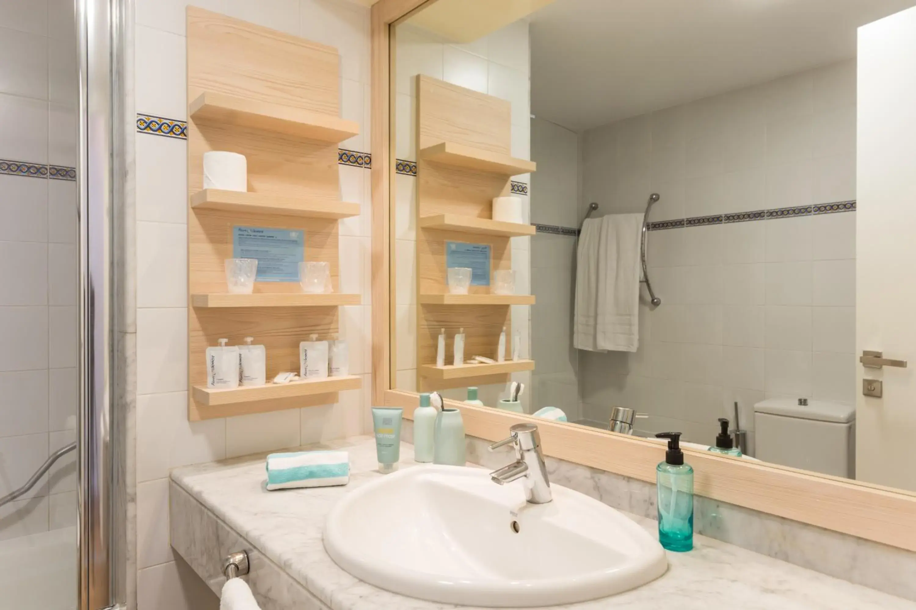 Double Room with Extra Bed with Pool View in Hotel Monterrey Roses by Pierre & Vacances Double Room with Extra Bed with Pool View in Hotel Monterrey Roses by Pierre & Vacances