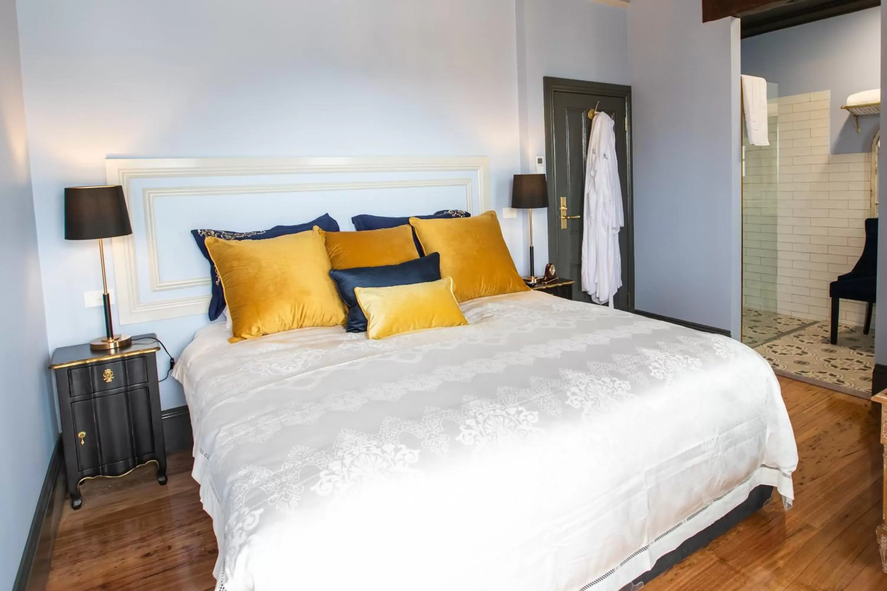 King Room with Sea View in Hotel Australasia King Room with Sea View in Hotel Australasia