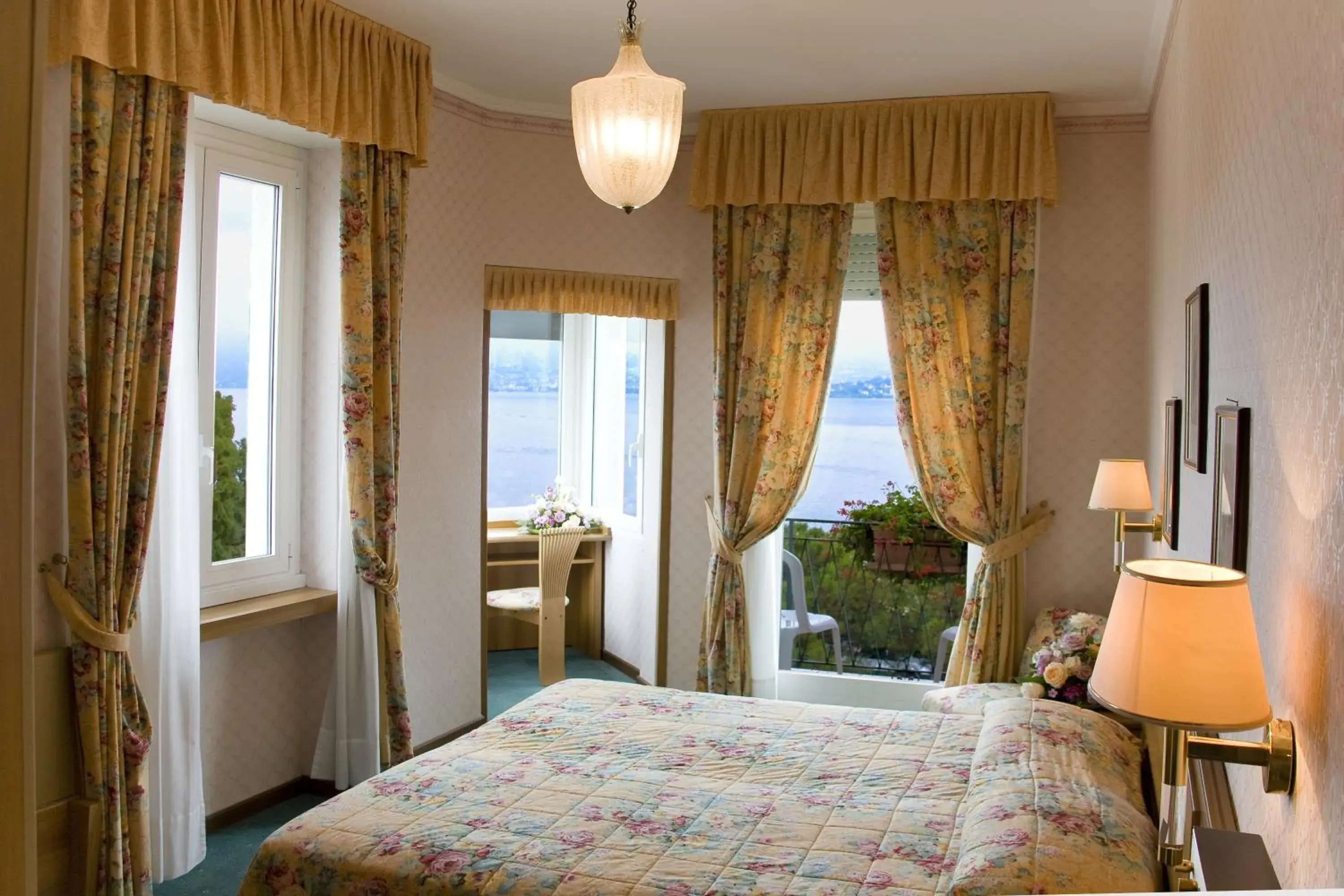 Double Room with Lake View in Hotel Milan Speranza Au Lac Double Room with Lake View in Hotel Milan Speranza Au Lac