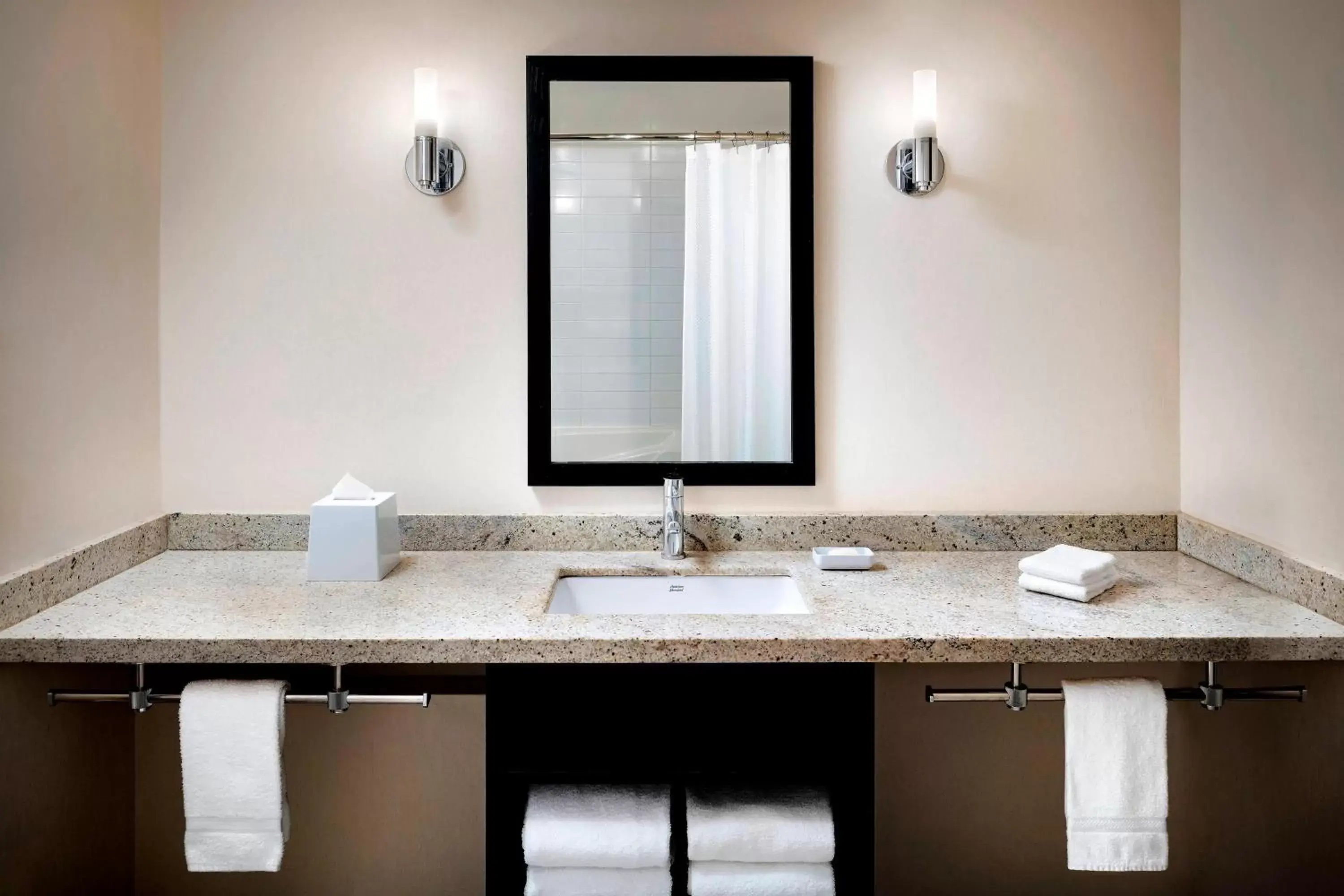 Standard Queen Room in Four Points by Sheraton Mississauga Meadowvale Standard Queen Room in Four Points by Sheraton Mississauga Meadowvale