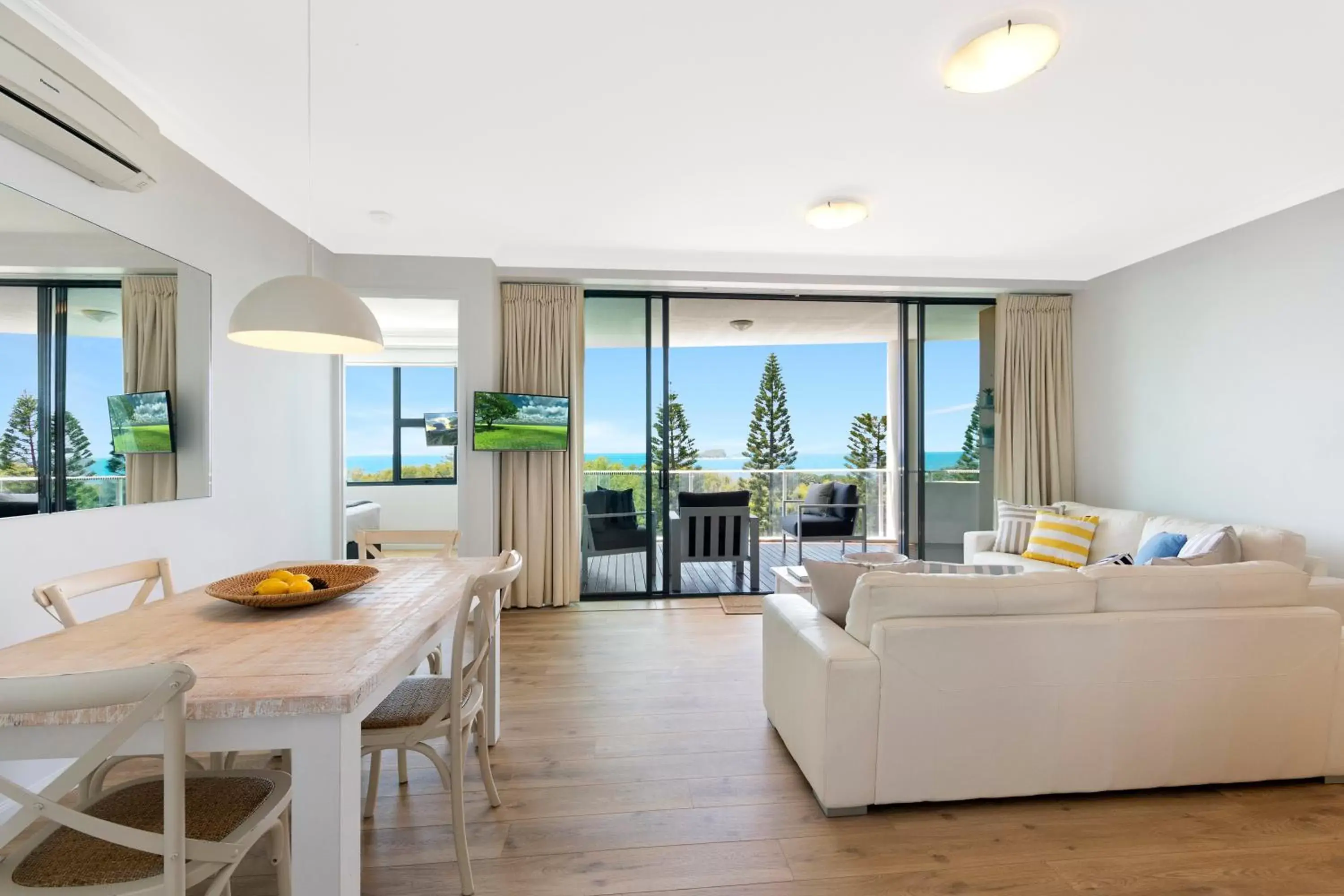 Two-Bedroom Apartment with Ocean View Deluxe in Santorini Twin Waters Two-Bedroom Apartment with Ocean View Deluxe in Santorini Twin Waters