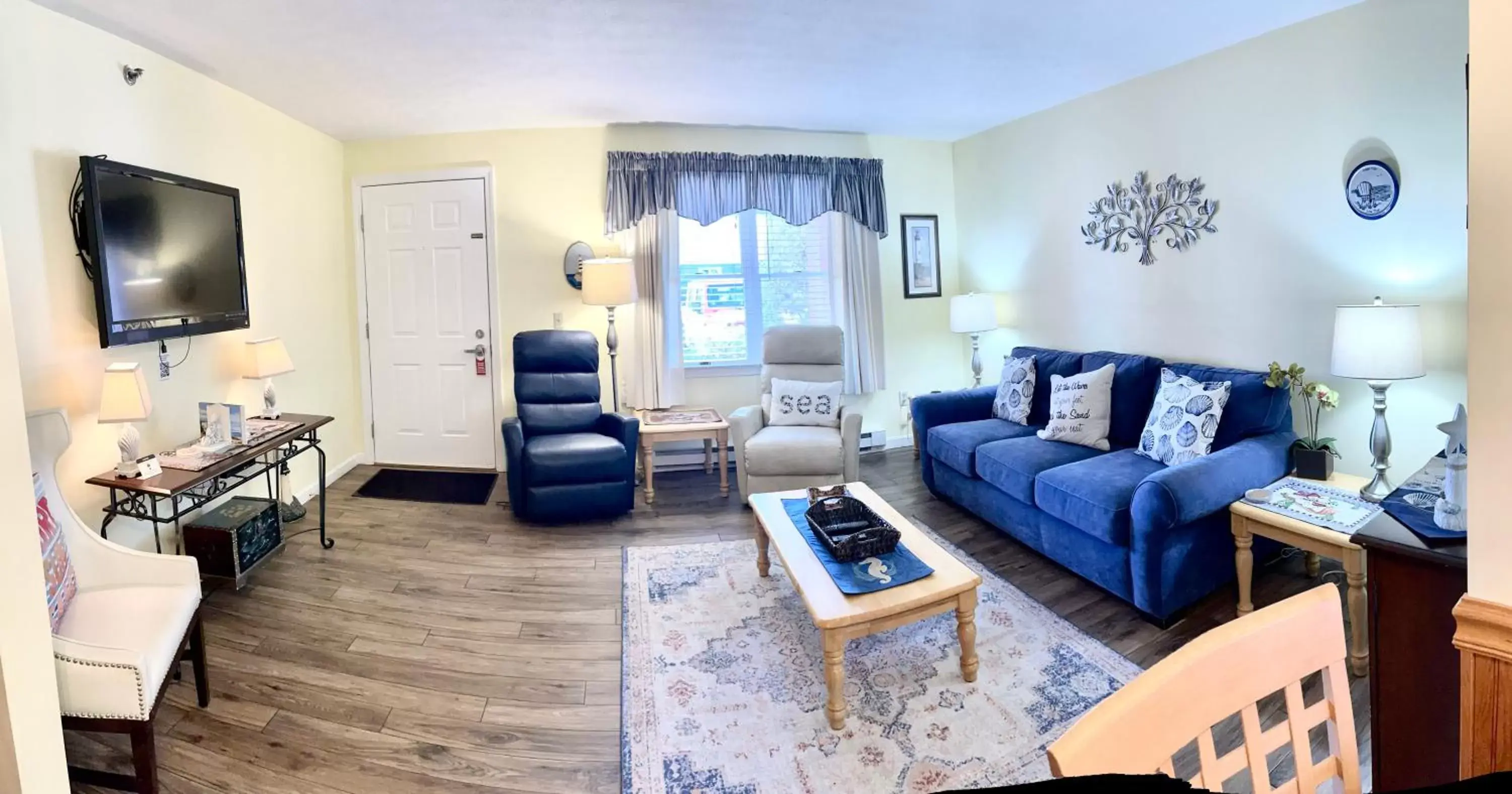 Superior Suite in Elmwood Resort Hotel Superior Suite in Elmwood Resort Hotel