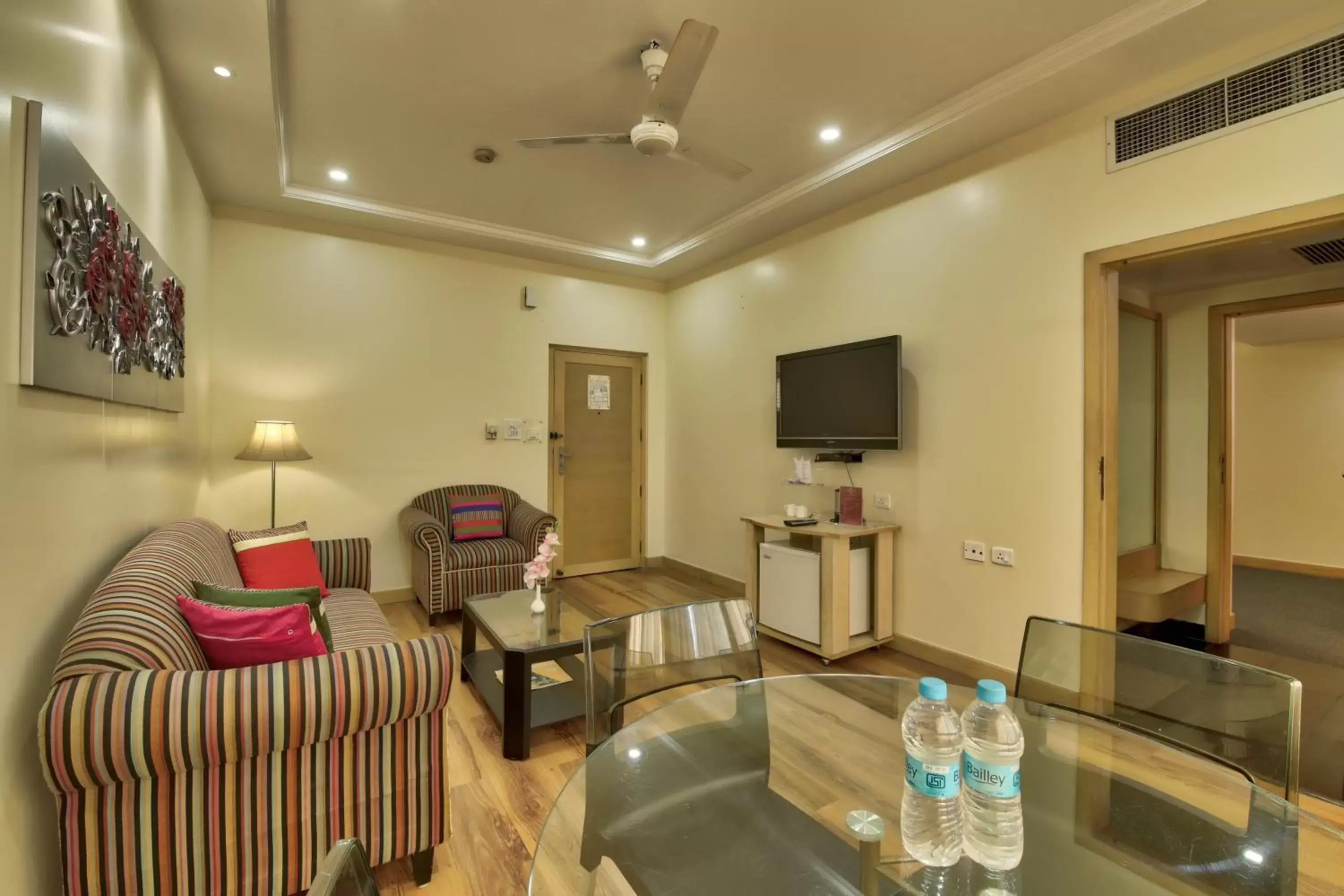 Suite Room - single occupancy in Vishwaratna Hotel Suite Room - single occupancy in Vishwaratna Hotel