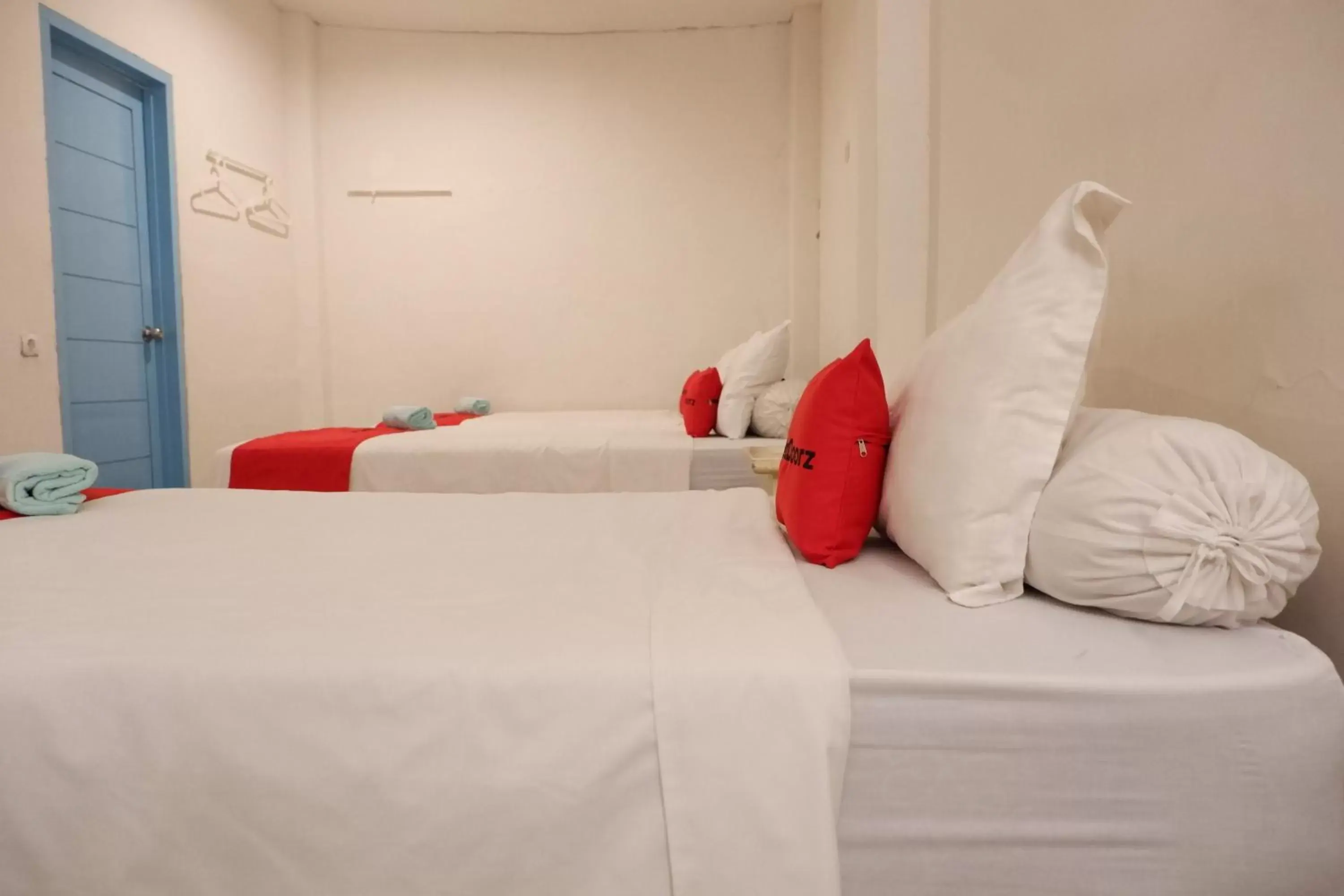 Family Room in Reddoorz at Just In Mataram City Family Room in Reddoorz at Just In Mataram City