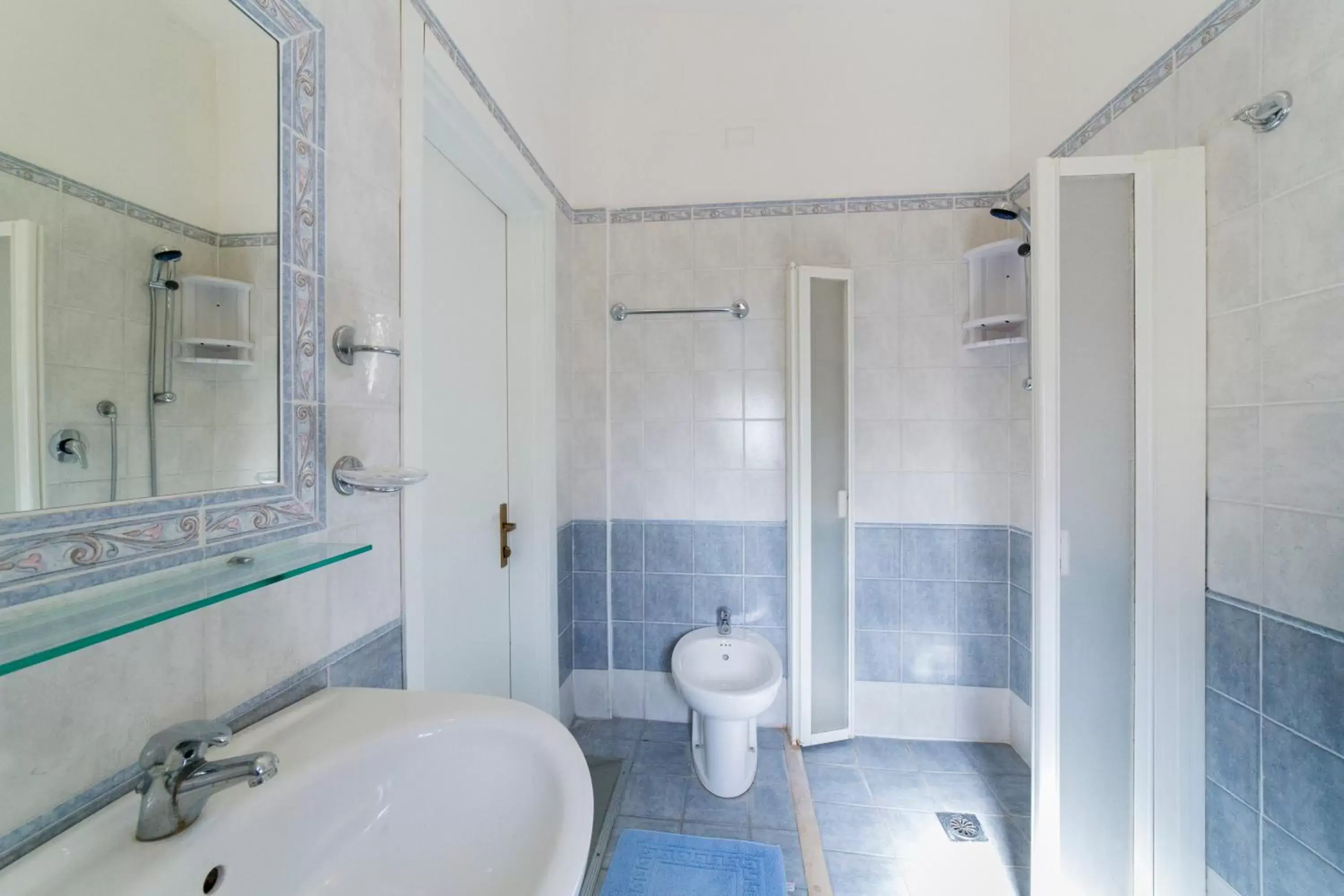 Quadruple Room in Hotel Europa Quadruple Room in Hotel Europa