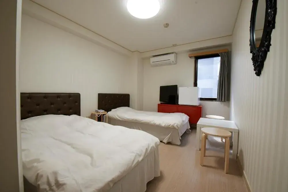 Twin Room in Hotel Empire in Shinjuku Twin Room in Hotel Empire in Shinjuku