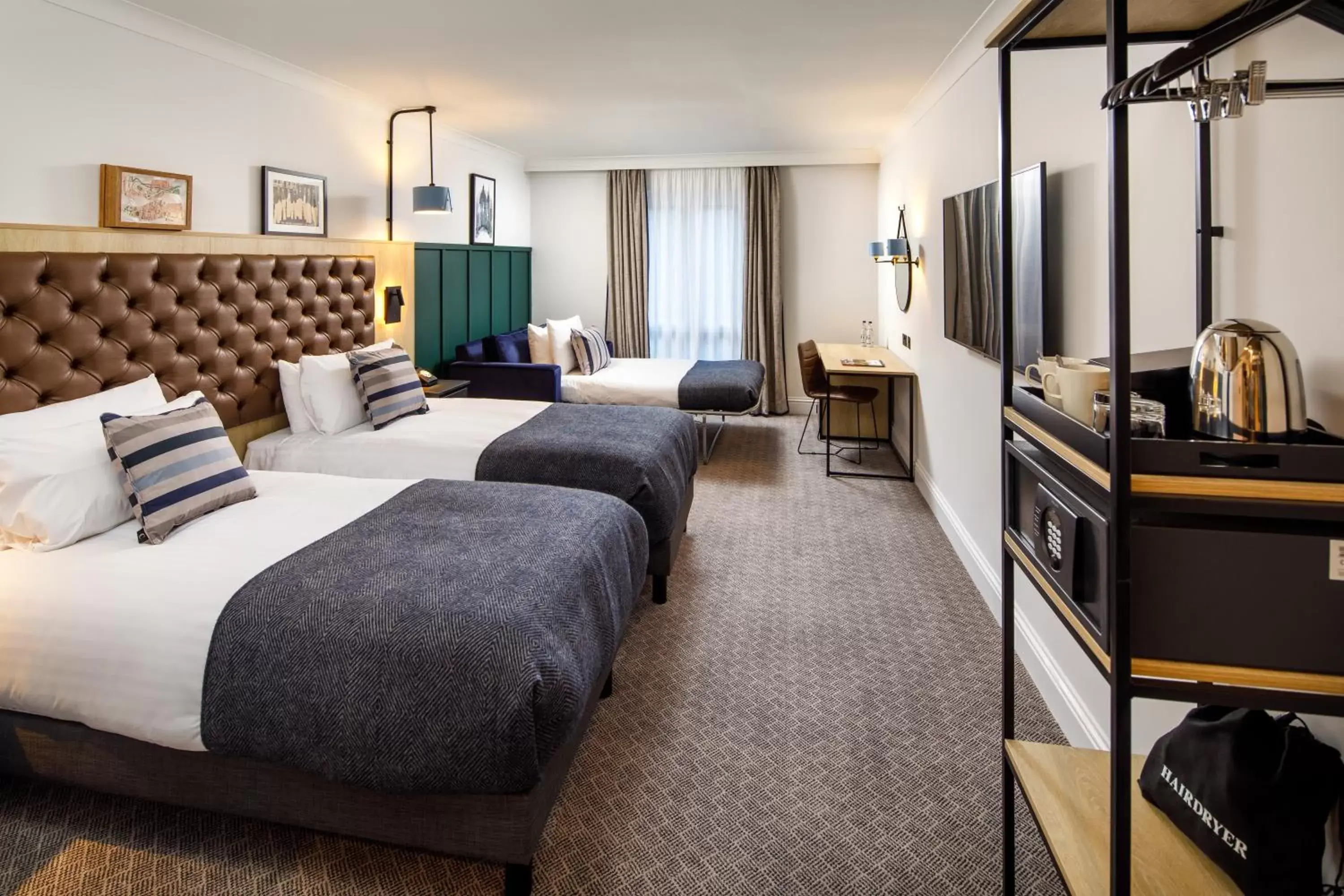 Privilege Family twin room with sofa bed in Mercure Oxford Hawkwell House Hotel Privilege Family twin room with sofa bed in Mercure Oxford Hawkwell House Hotel