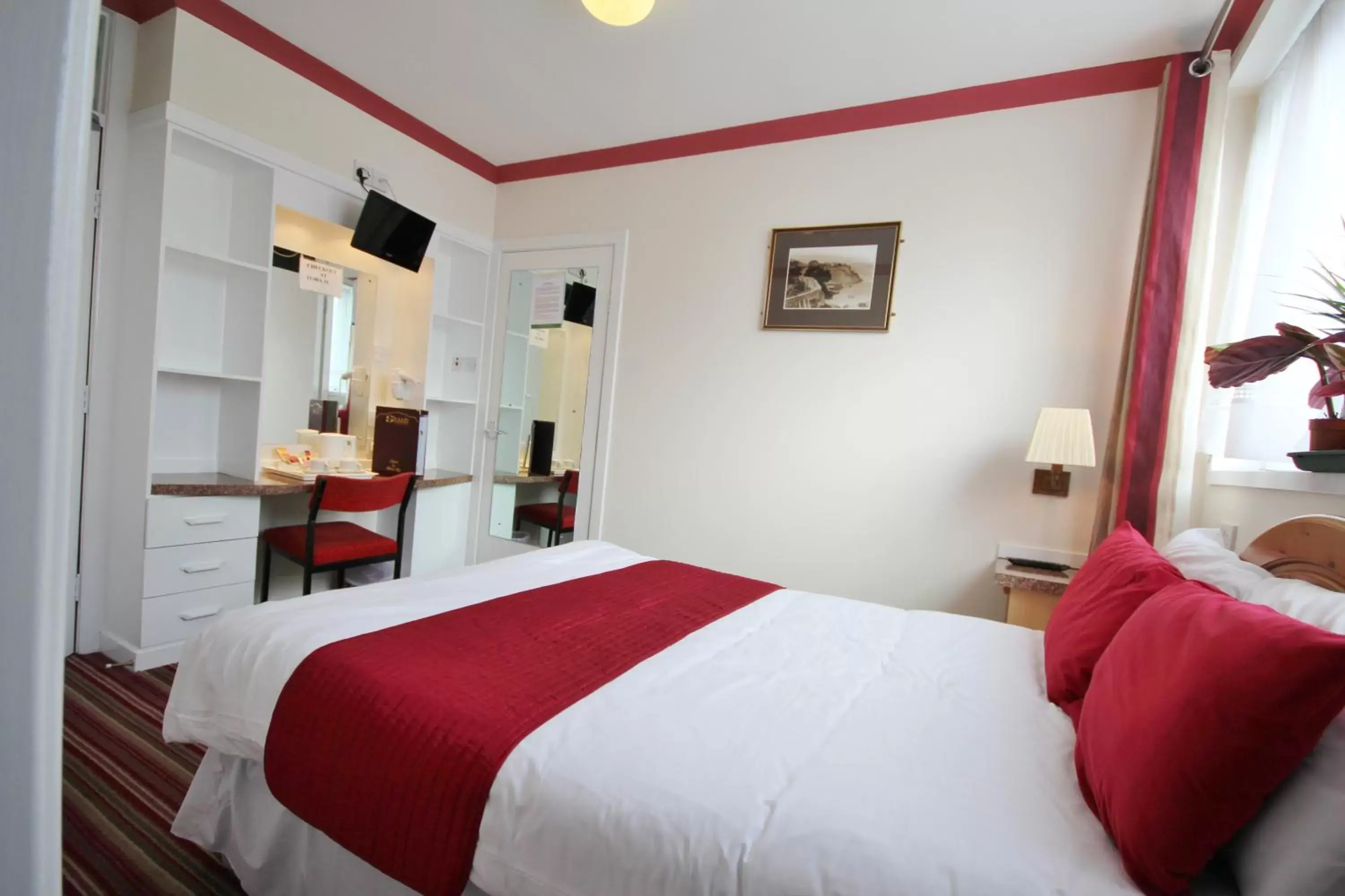 Standard Double Room in Brig Inn Standard Double Room in Brig Inn