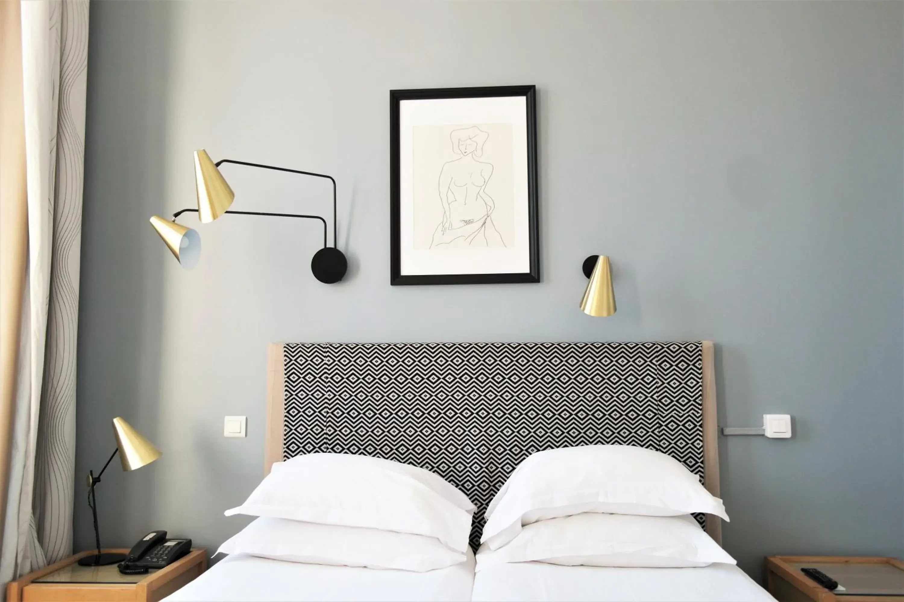 Double or Twin room with side view on the Old Port in Hotel Belle-Vue Vieux-Port Double or Twin room with side view on the Old Port in Hotel Belle-Vue Vieux-Port